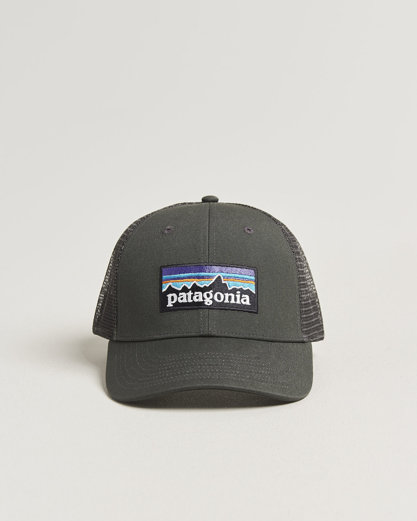 Herren | Hüte & Mützen | Patagonia | P-6 Logo LoPro Trucker Hat Forge Grey