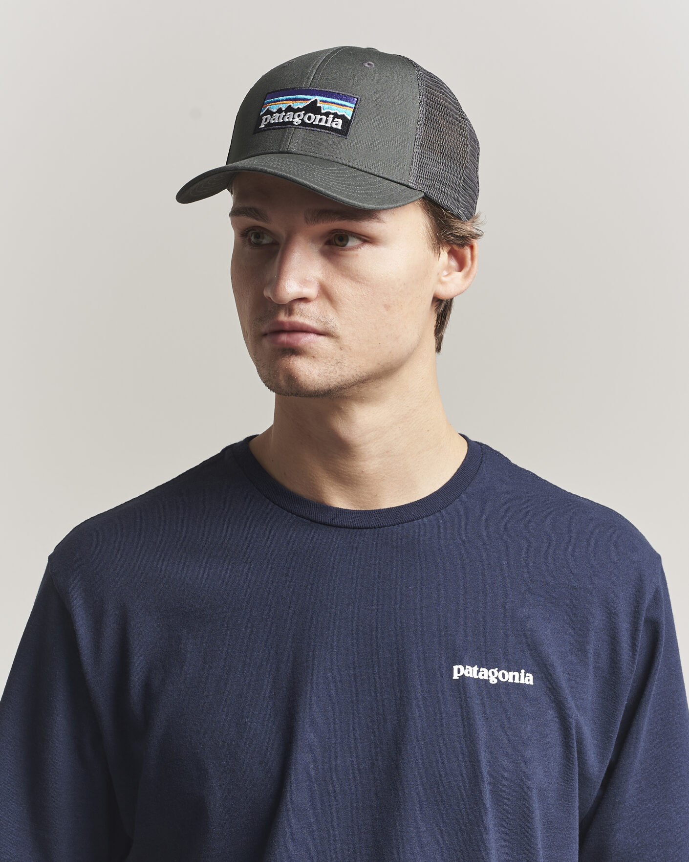 Herren | Hüte & Mützen | Patagonia | P-6 Logo LoPro Trucker Hat Forge Grey