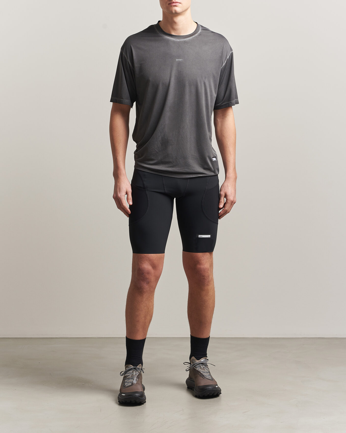 Herren | T-Shirts | Satisfy | AuraLite T-Shirt Pigment Black