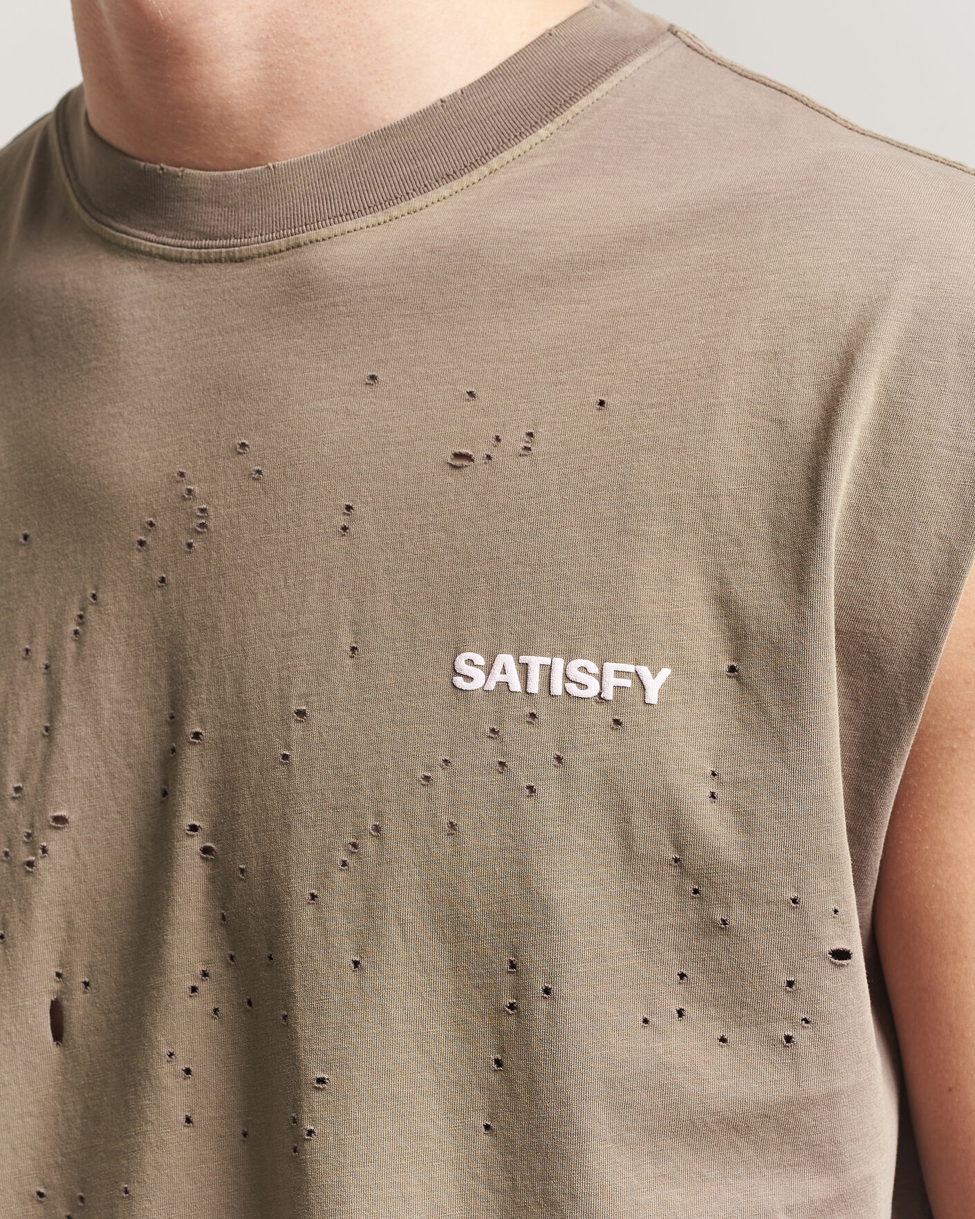Herren | T-Shirts | Satisfy | MothTech Muscle Tee Sun Bleached Falcon