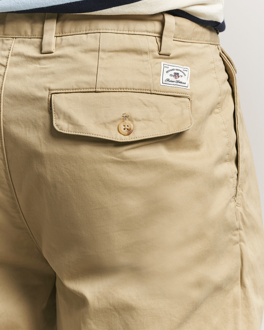 Herren | Hosen | GANT | Regular Pleated Twill Chinos Woody Beige