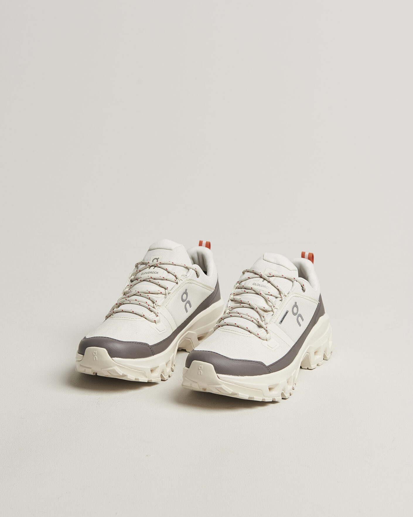 Herren | Trail Sneaker | On | Cloudrock Low Waterproof Ivory/Ivory