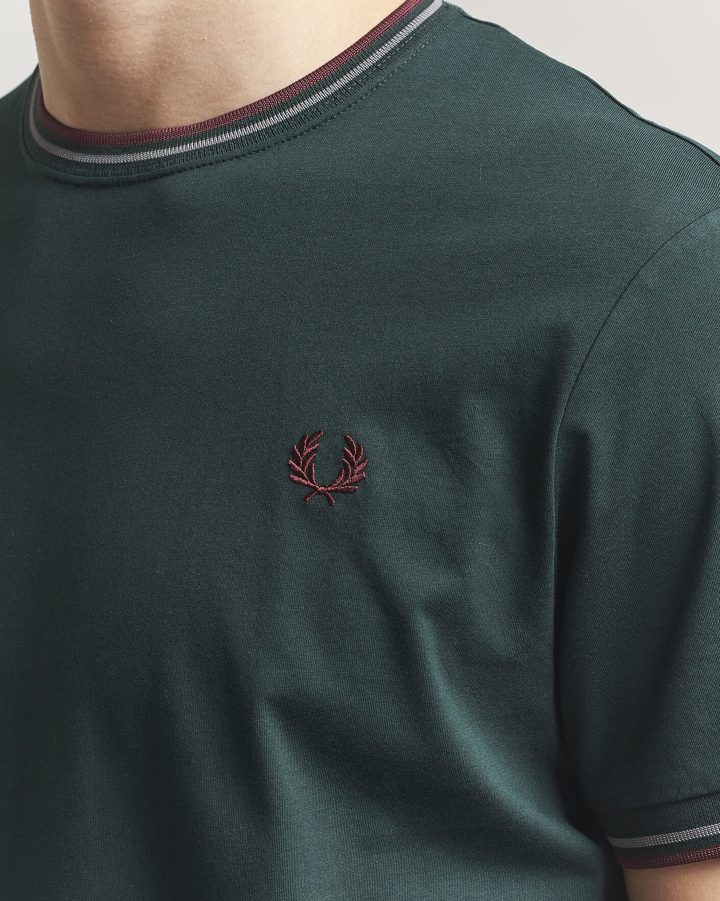 Herren | T-Shirts | Fred Perry | Twin Tipped T-Shirt Grassroots Green