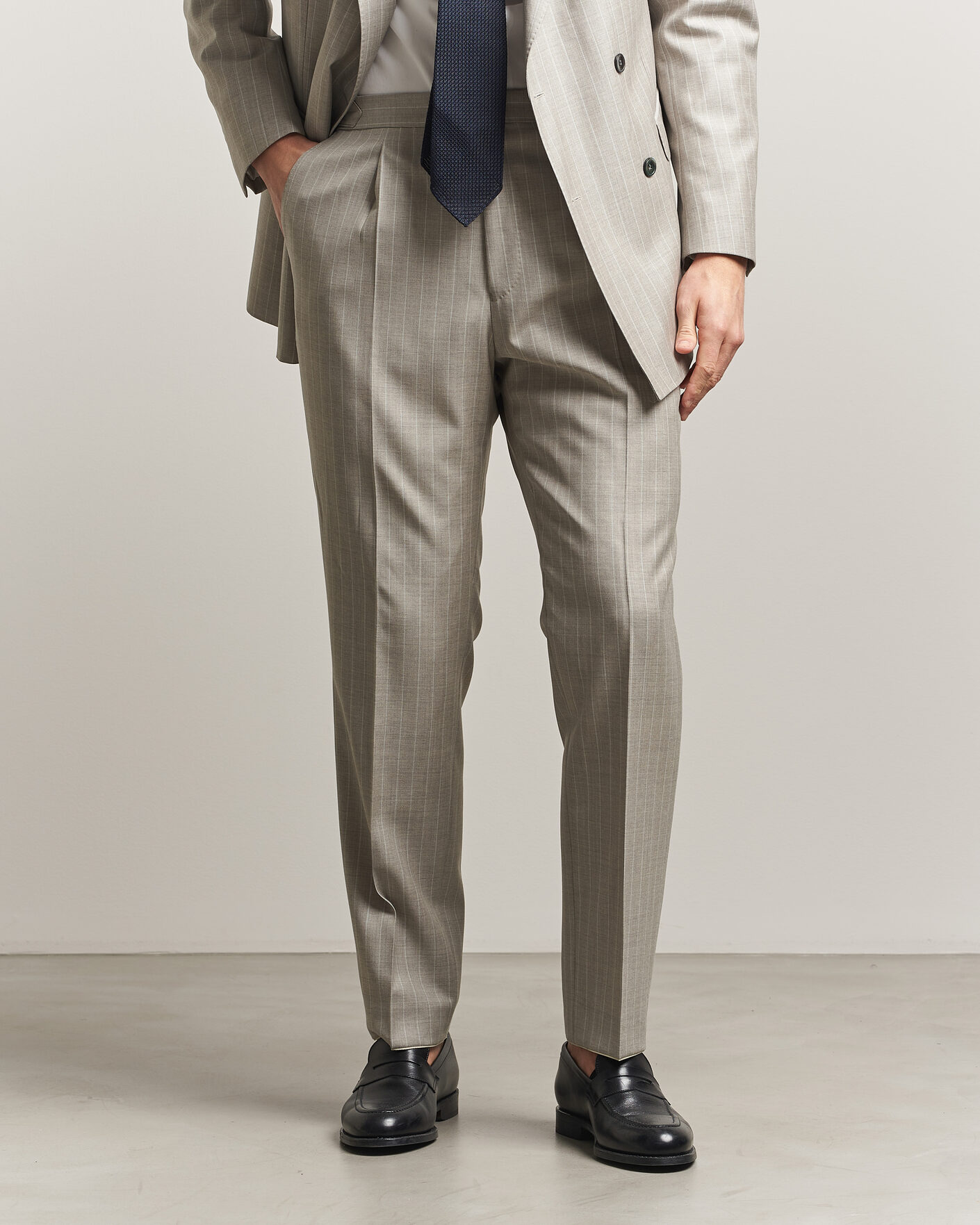 Herren | Hosen | Oscar Jacobson | Delon Striped Wool Trousers Beige