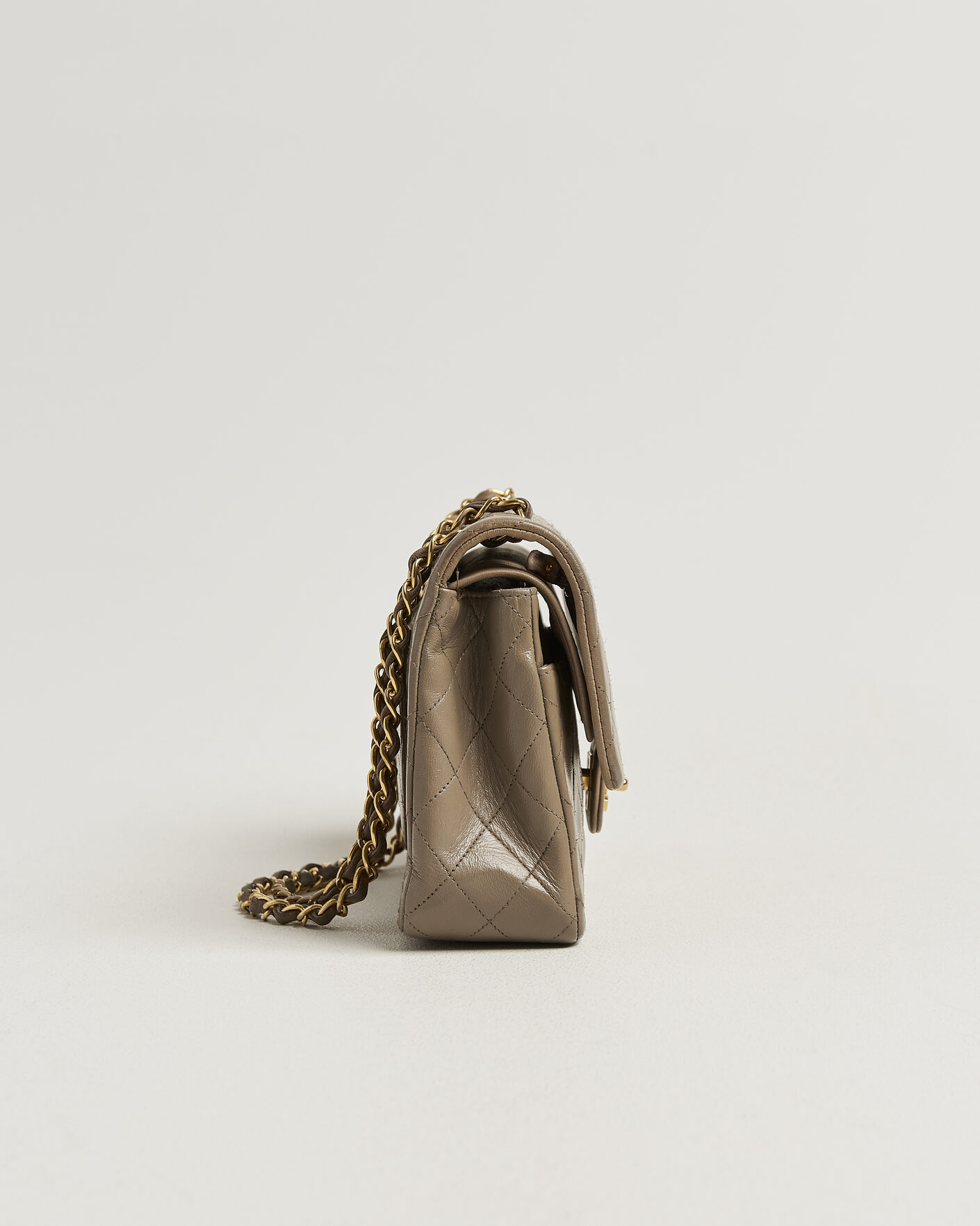 Herren | Pre-Owned & Vintage Bags | Chanel Pre-Owned | Classic Medium Double Flap Bag Lambskin Beige