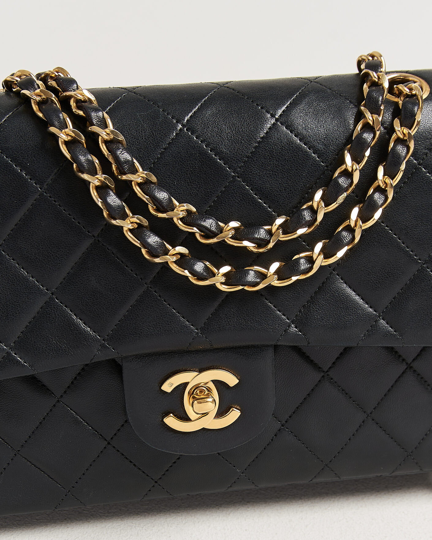 Herren | Pre-Owned & Vintage Bags | Chanel Pre-Owned | Classic Medium Double Flap Bag Lambskin Black