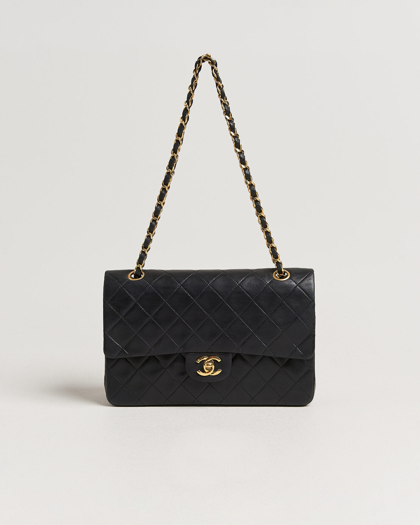 Herren | Pre-Owned & Vintage Bags | Chanel Pre-Owned | Classic Medium Double Flap Bag Lambskin Black