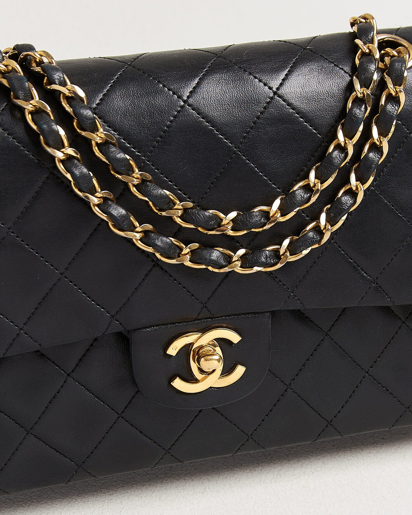 Herren | Pre-Owned & Vintage Bags | Chanel Pre-Owned | Classic Medium Double Flap Bag Lambskin Black