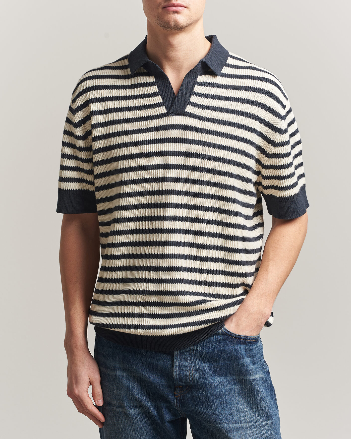 Herren | Poloshirts | A Day's March | Jeremy Striped Knitted Polo Off White/Navy