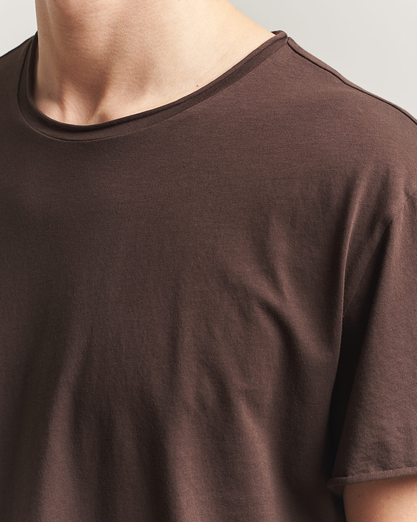 Herren | T-Shirts | Filippa K | Roll Neck Crew Neck T-Shirt Dark Chocolate