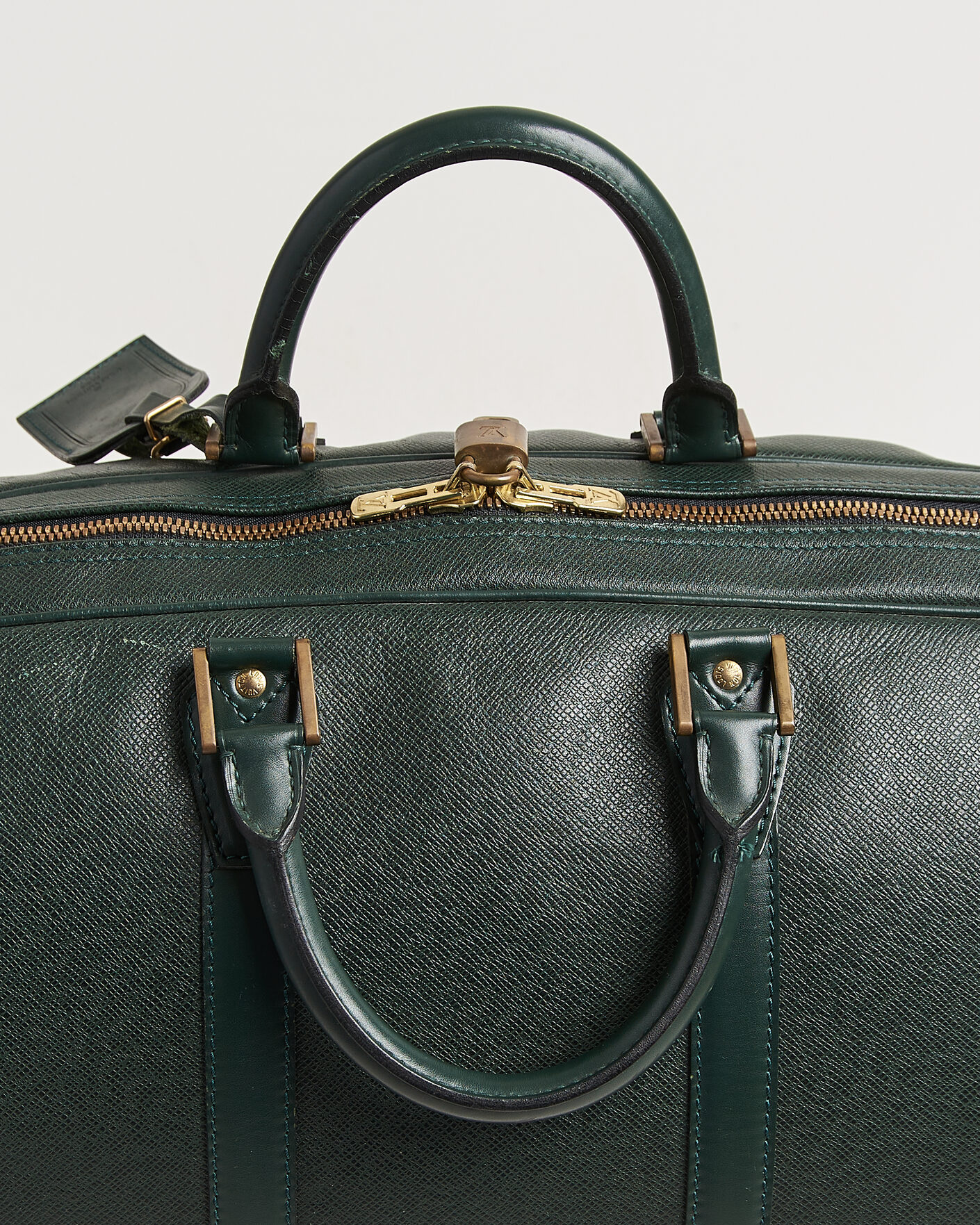 Herren | Pre-Owned & Vintage Bags | Louis Vuitton Pre-Owned | Taiga Kendall Weekend Bag GM Green