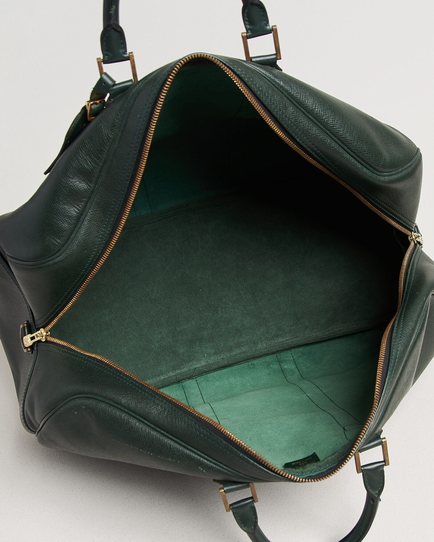 Herren | Pre-Owned & Vintage Bags | Louis Vuitton Pre-Owned | Taiga Kendall Weekend Bag GM Green
