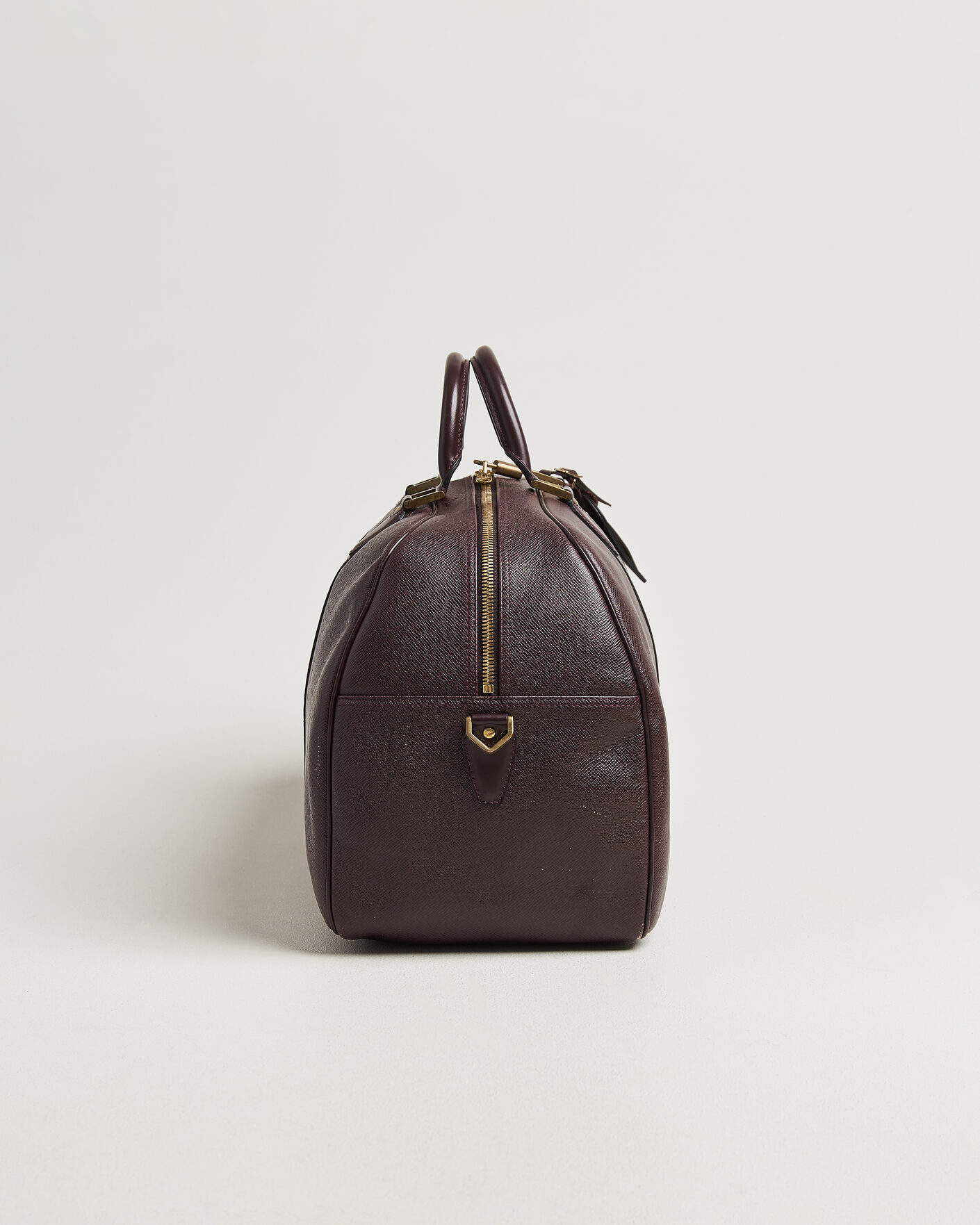 Herren | Pre-Owned & Vintage Bags | Louis Vuitton Pre-Owned | Taiga Kendall Weekend Bag PM Burgundy