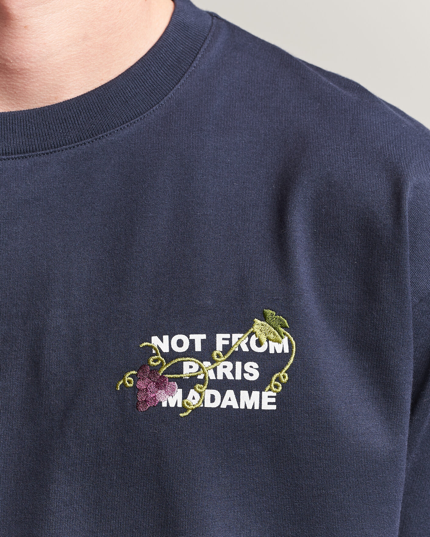Herren | T-Shirts | Drôle de Monsieur | Vine Embroidered Slogan T-Shirt Navy