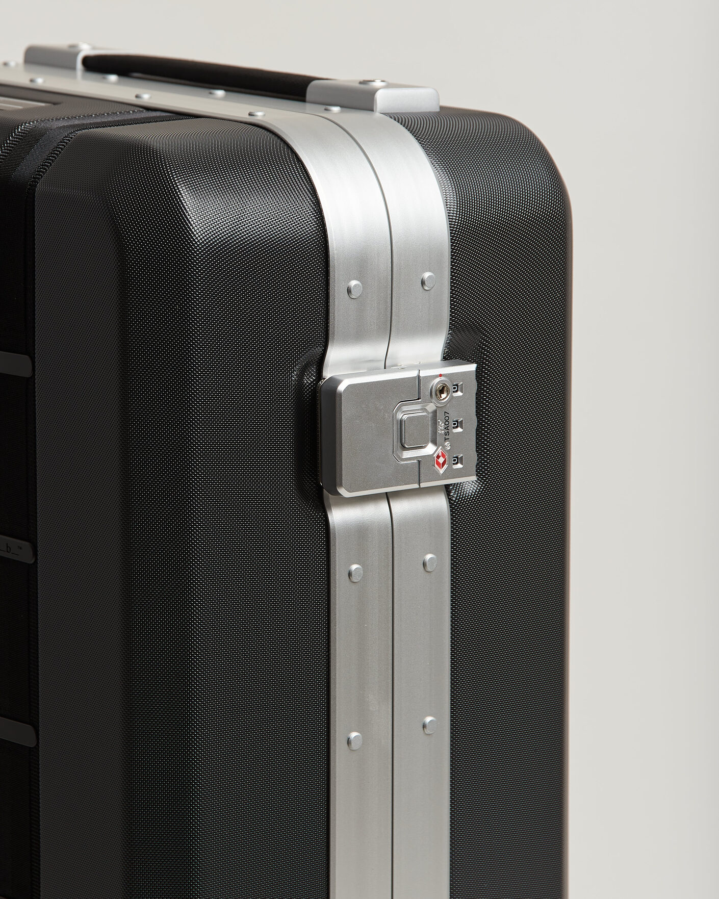 Herren | Taschen | DB | Ramverk Pro Carry On Silver/Black