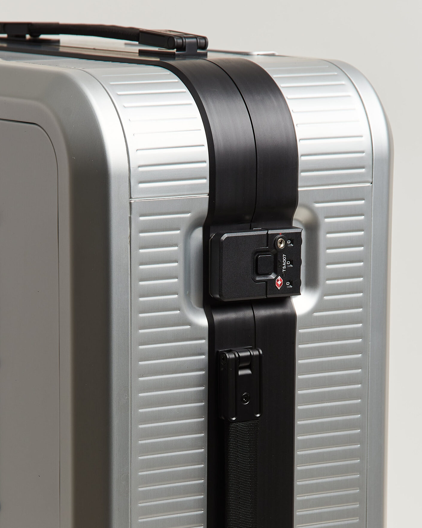 Herren | Taschen | DB | Ramverk Alu Pro Check-In Luggage Medium Silver/Onyx