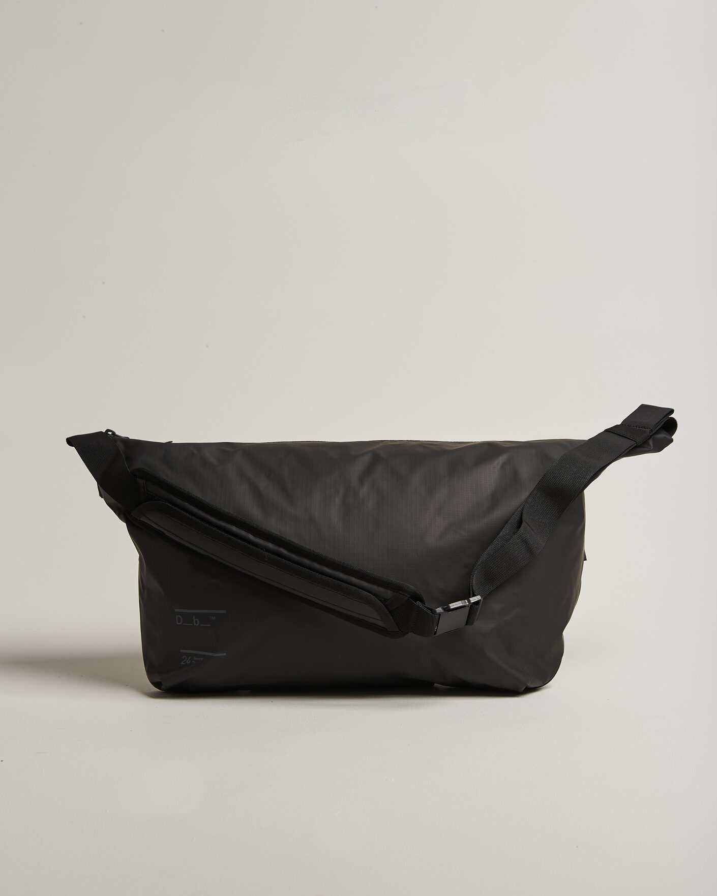 Herren | Taschen | DB | Ramverk Pro Sling Bag 24L Black Out