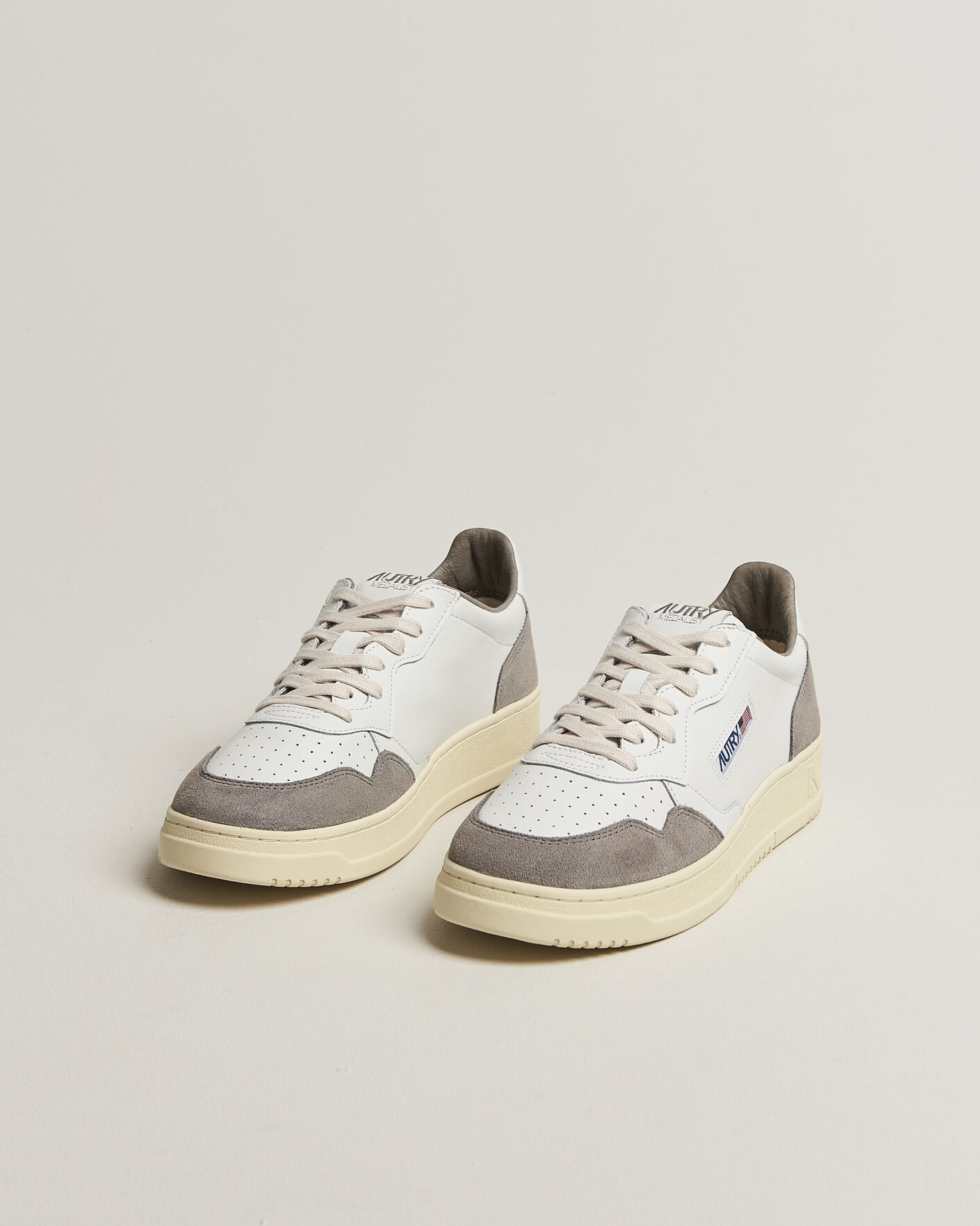 Herren | Sneaker | Autry | Medalist Low Soft Leather/Suede Sneaker White/Cemento