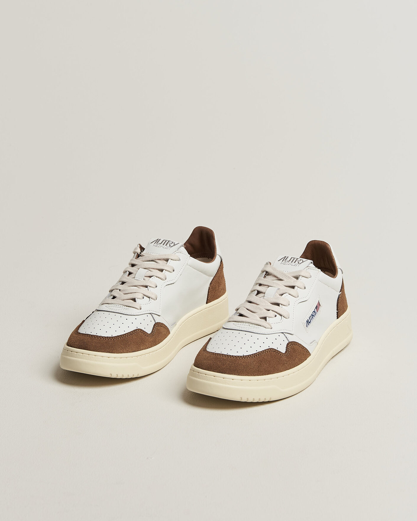 Herren | Sneaker | Autry | Medalist Low Soft Leather/Suede Sneaker White/Tabacco