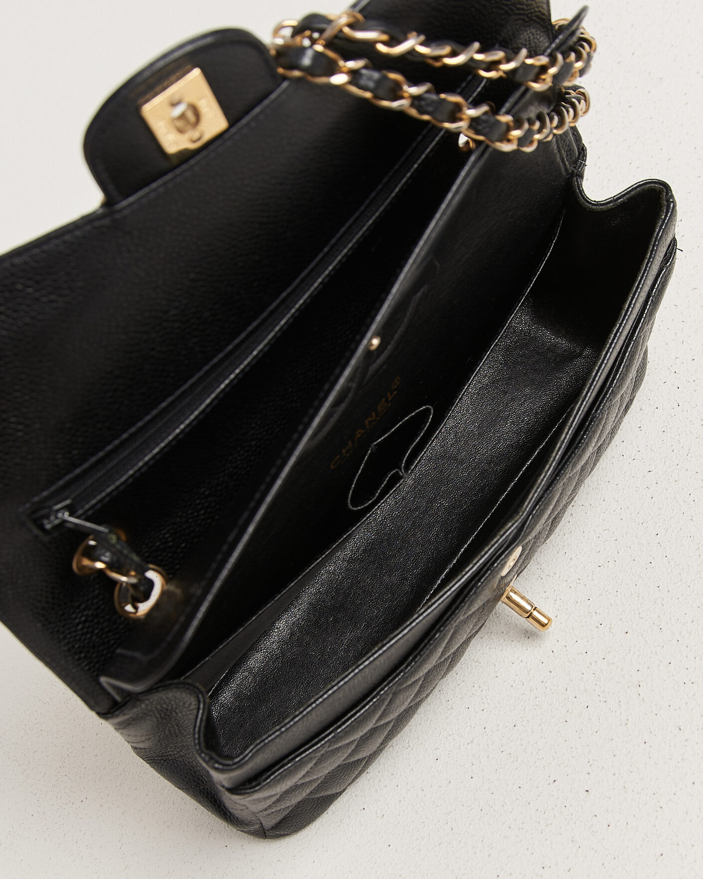 Herren | Chanel Pre-Owned Classic Medium Double Flap Bag Caviar Leather Black | Chanel Pre-Owned | Classic Medium Double Flap Bag Caviar Leather Black