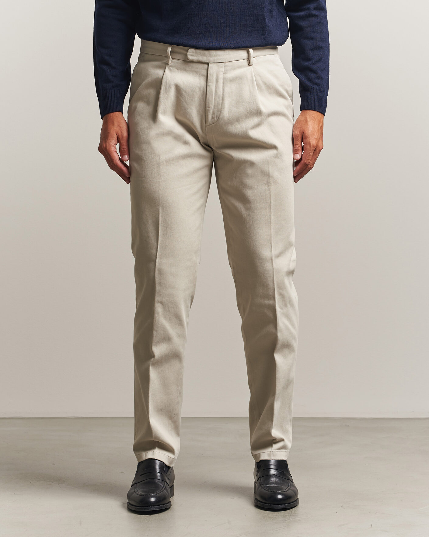 Herren | Hosen | Boglioli | Pleated Cotton Twill Chinos Light Beige