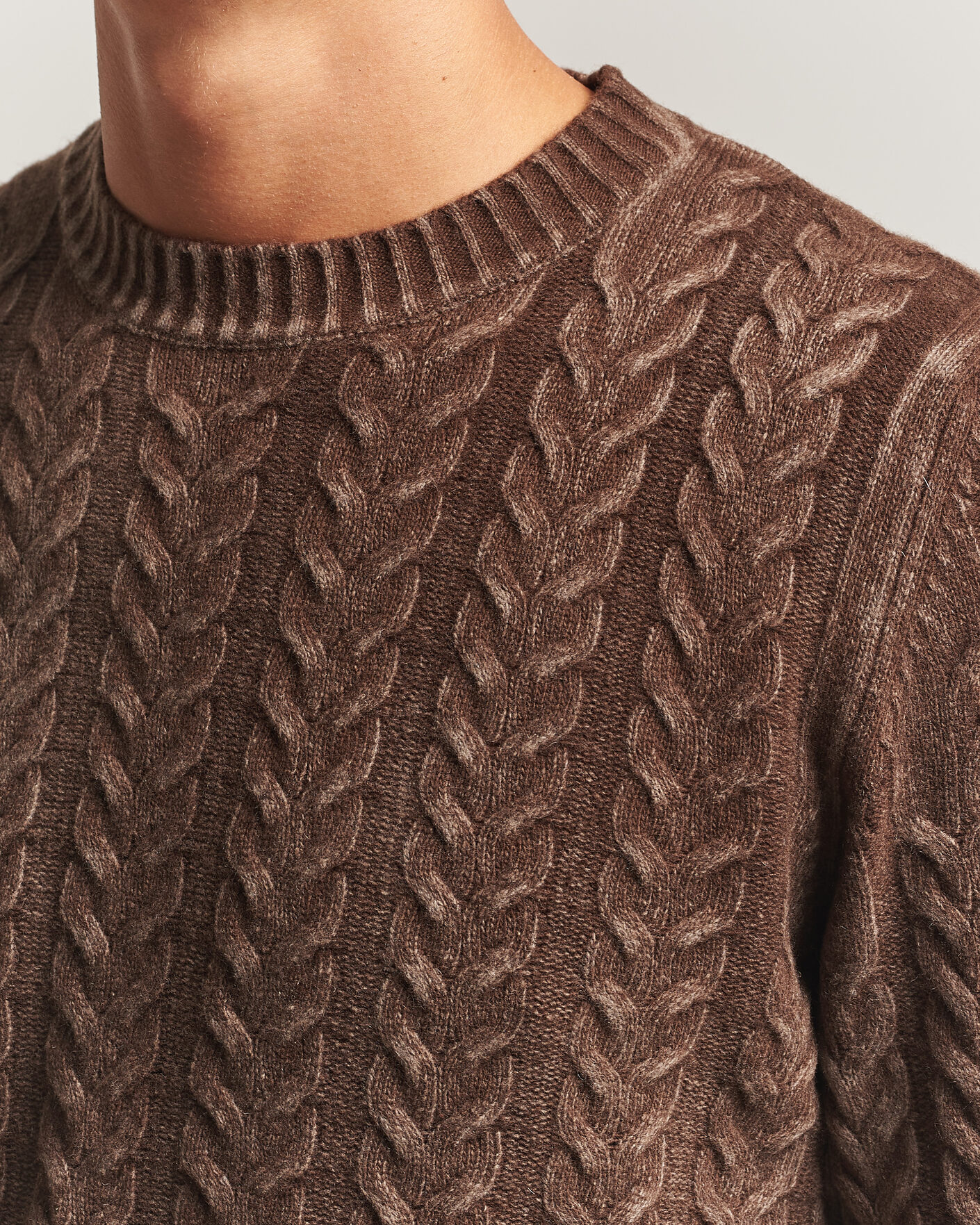 Herren | Pullover | Morgano | Cable Knitted Brushed Dyed Wool Crew Brown
