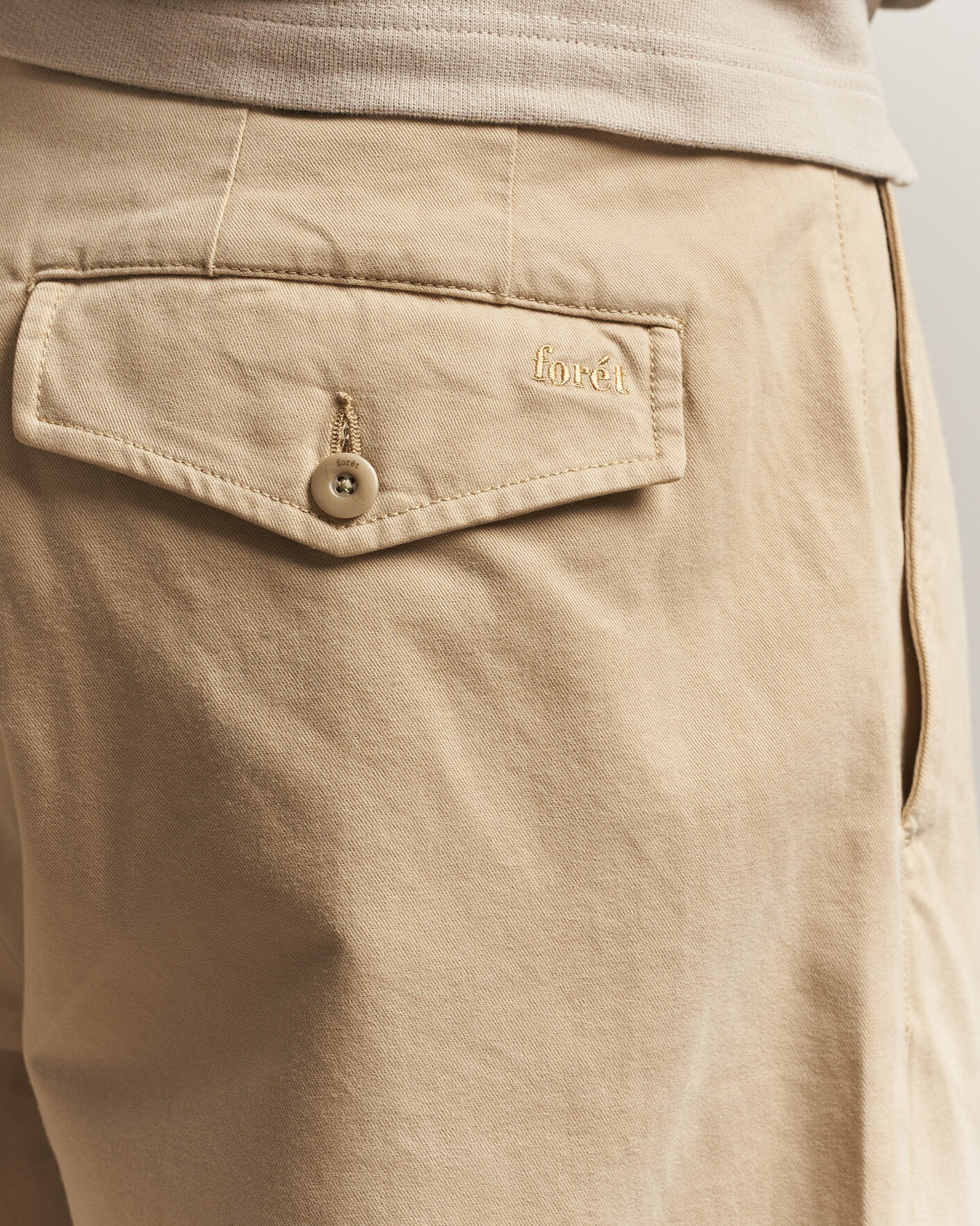 Herren | Hosen | Forét | Writer Relaxed Fit Pleated Pants Uniform Khaki