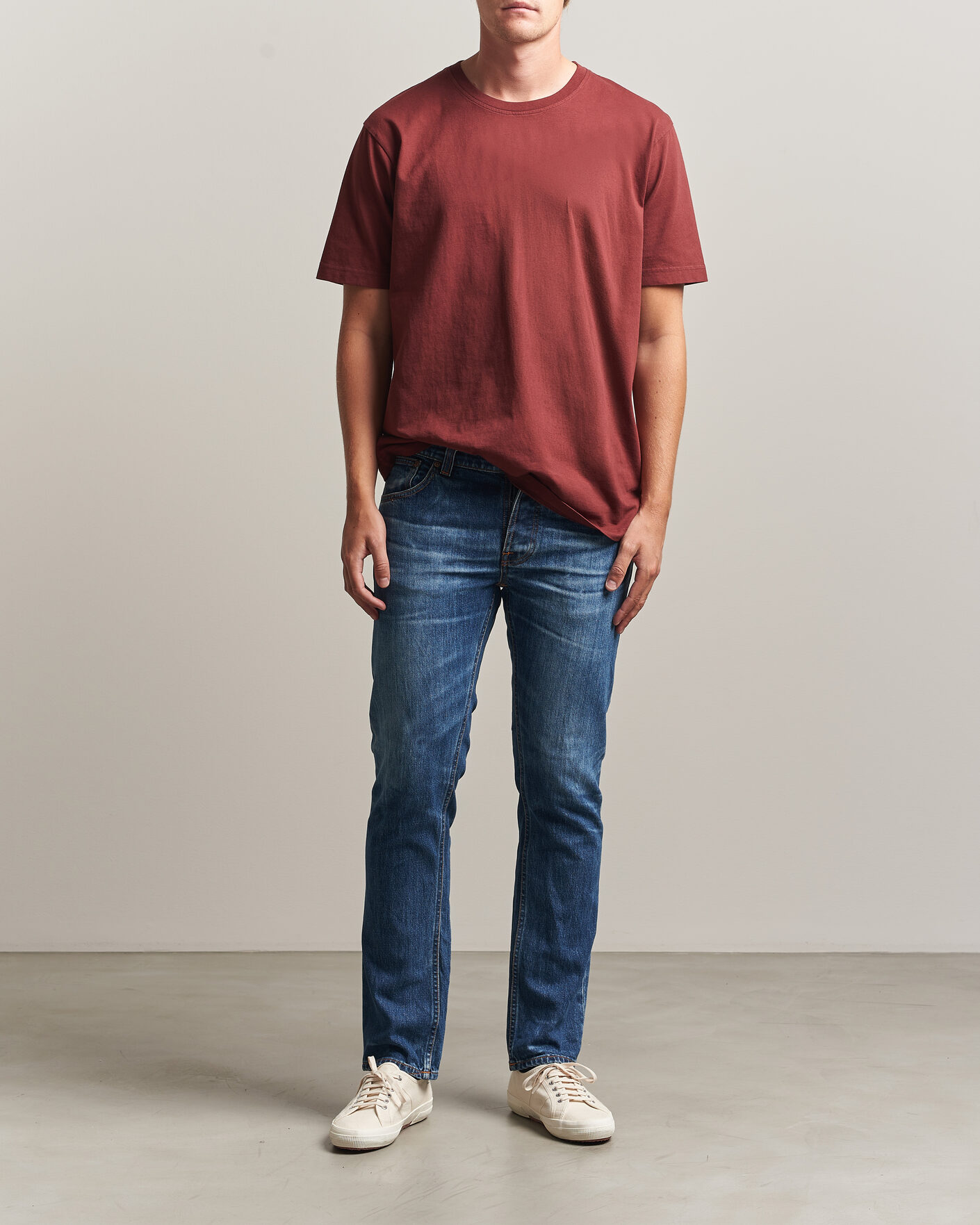 Herren | T-Shirts | Nudie Jeans | Uno Everyday Crew Neck T-Shirt Burgundy