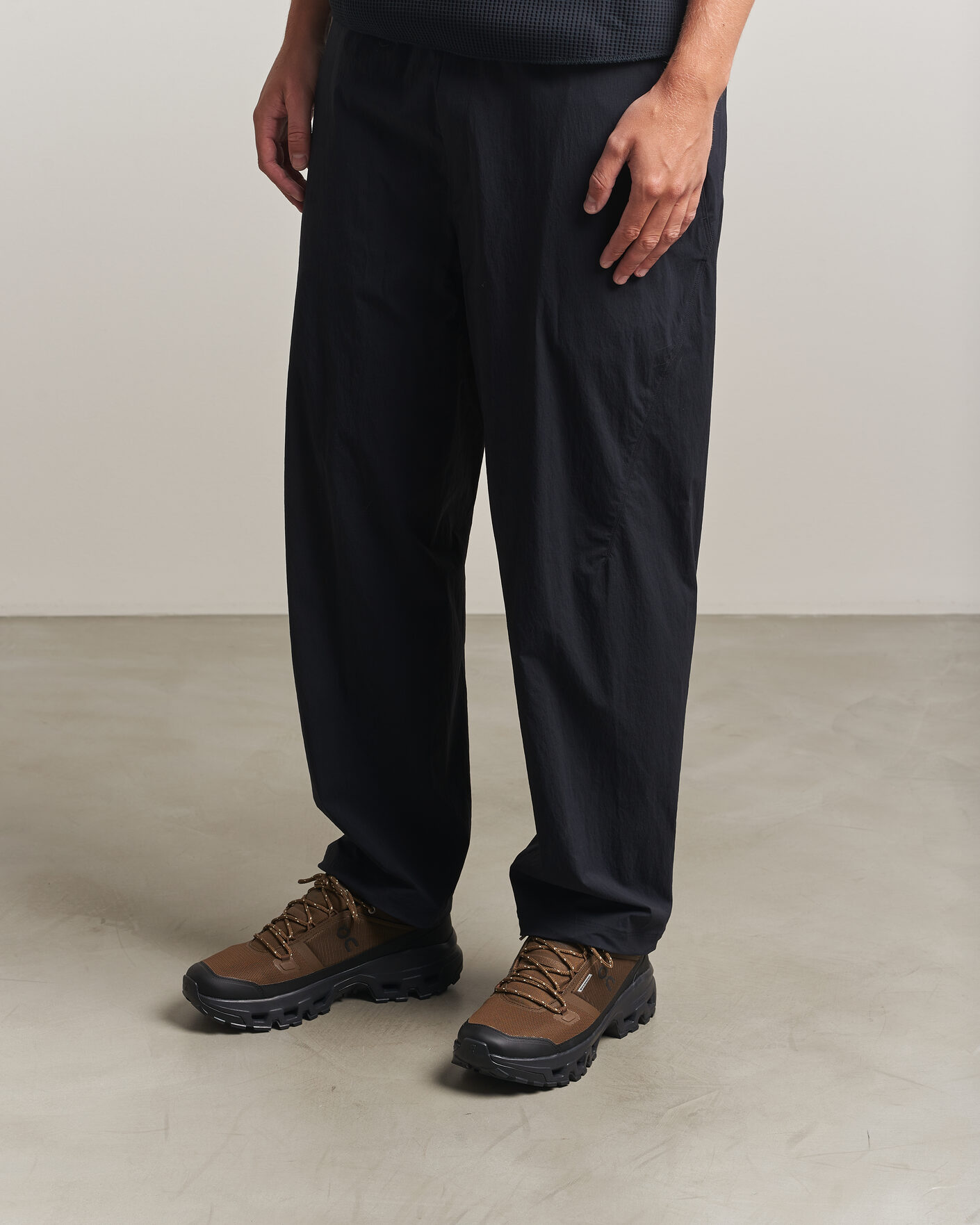 Herren | Trail Sneaker | On | Cloudrock Low Waterproof Earth/Black