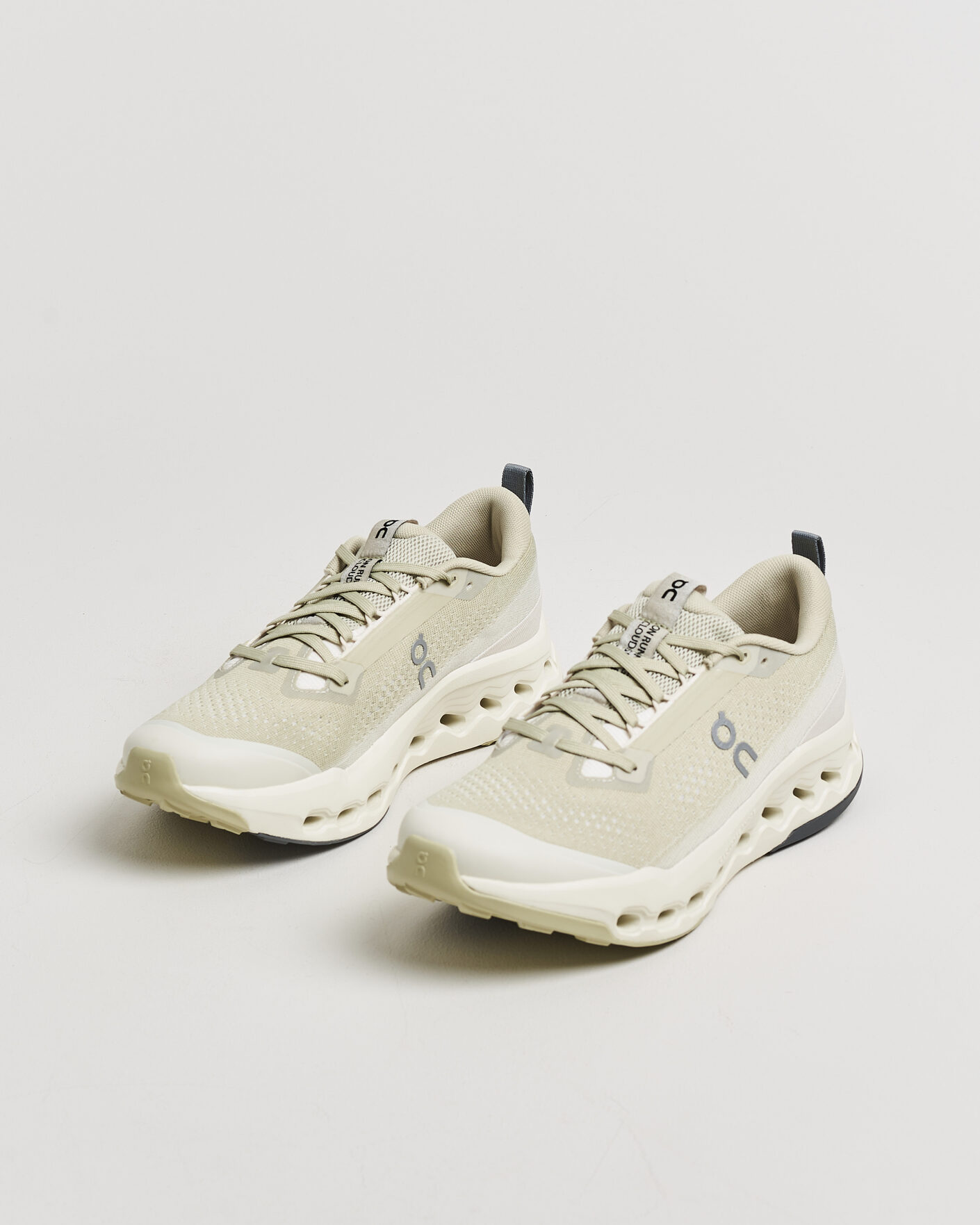 Herren | Runningsneakers | On | Cloudsurfer Trail 2 Chalk/Ghost