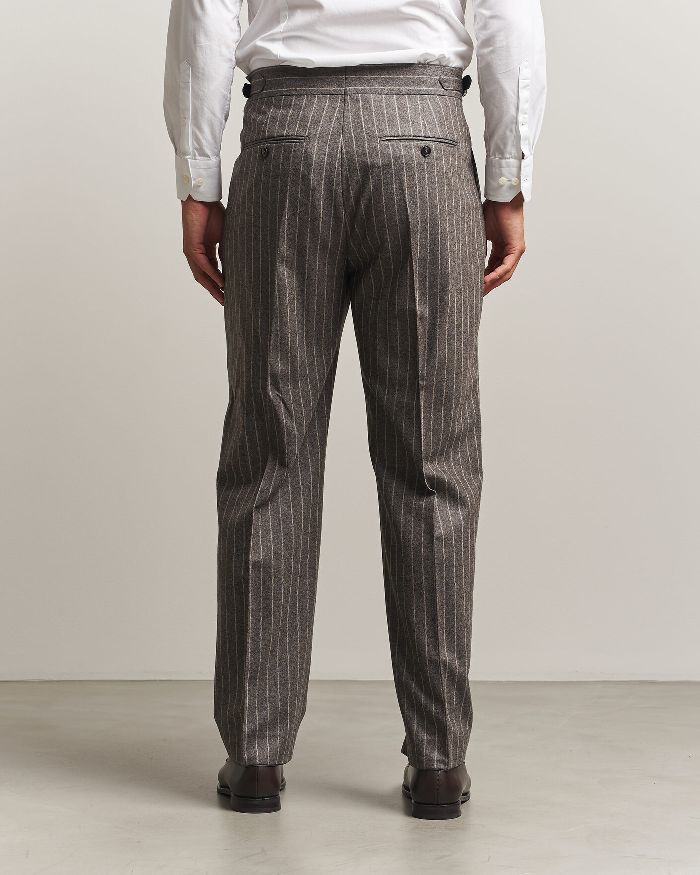 Herren | Hosen | Tiger of Sweden | Theo Wool Pleated Pinstriped Trousers Grey Brown