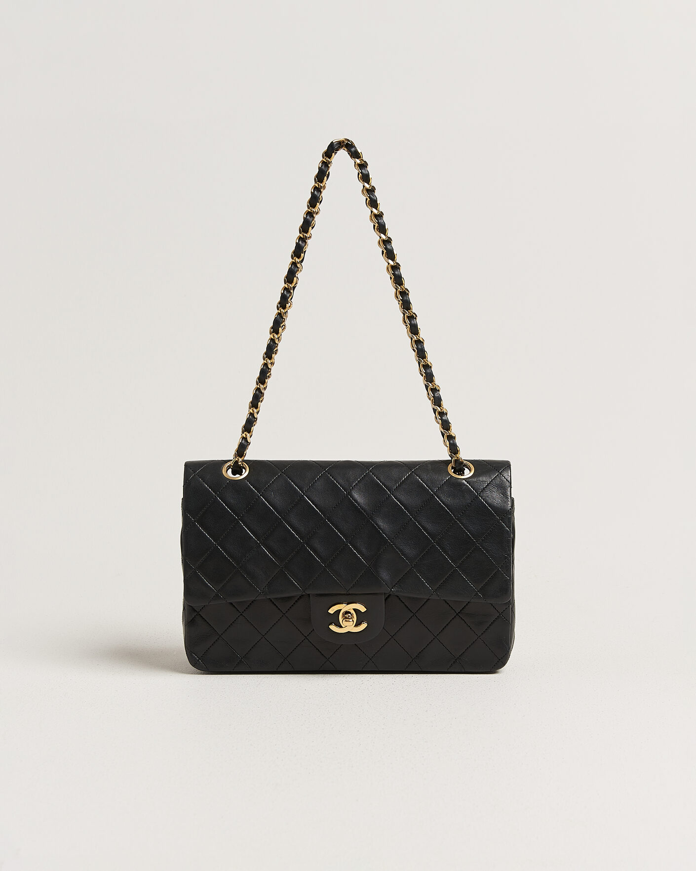 Herren | Pre-Owned & Vintage Bags | Chanel Pre-Owned | Classic Medium Double Flap Bag Lambskin Black