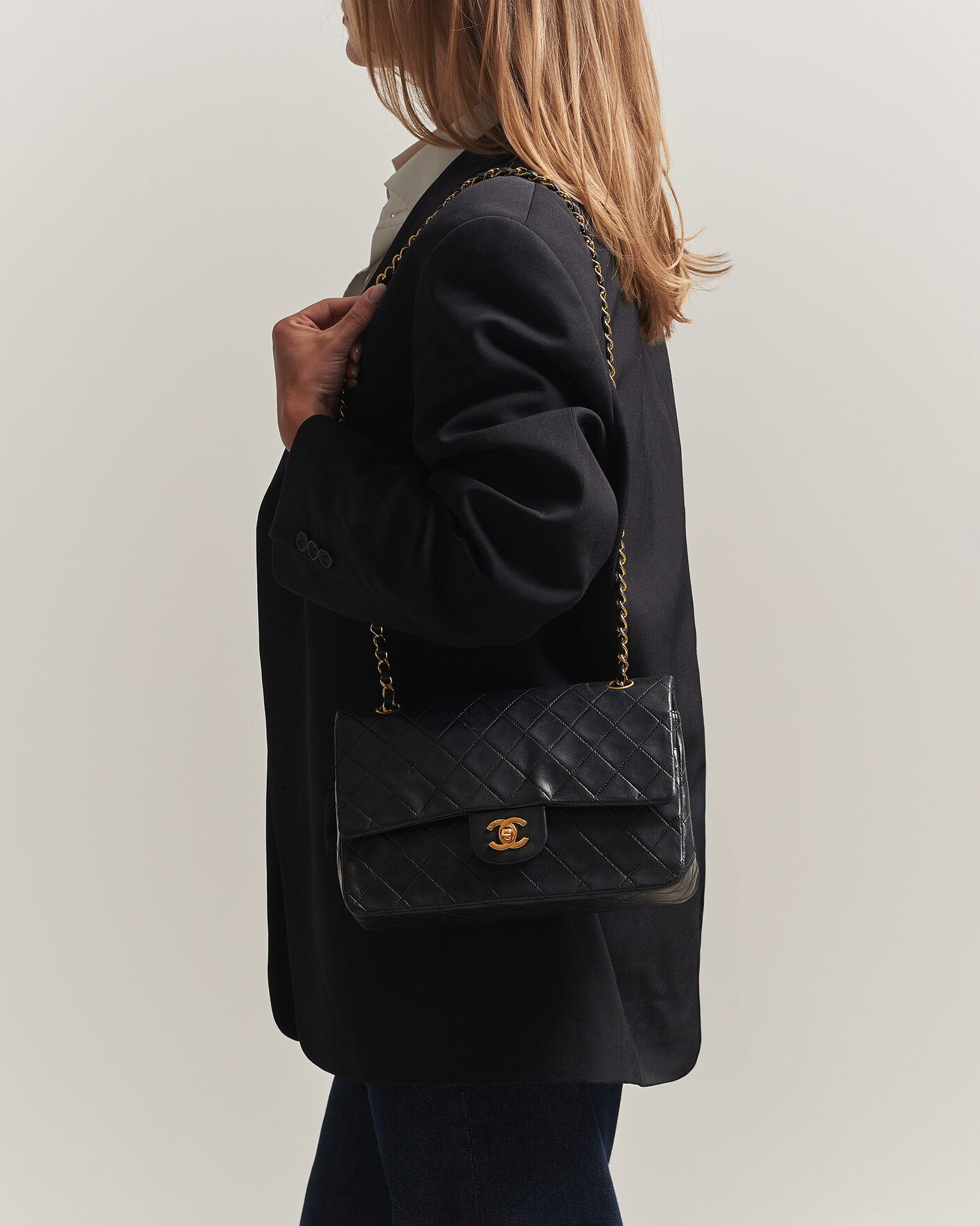 Herren | Pre-Owned & Vintage Bags | Chanel Pre-Owned | Classic Medium Double Flap Bag Lambskin Black