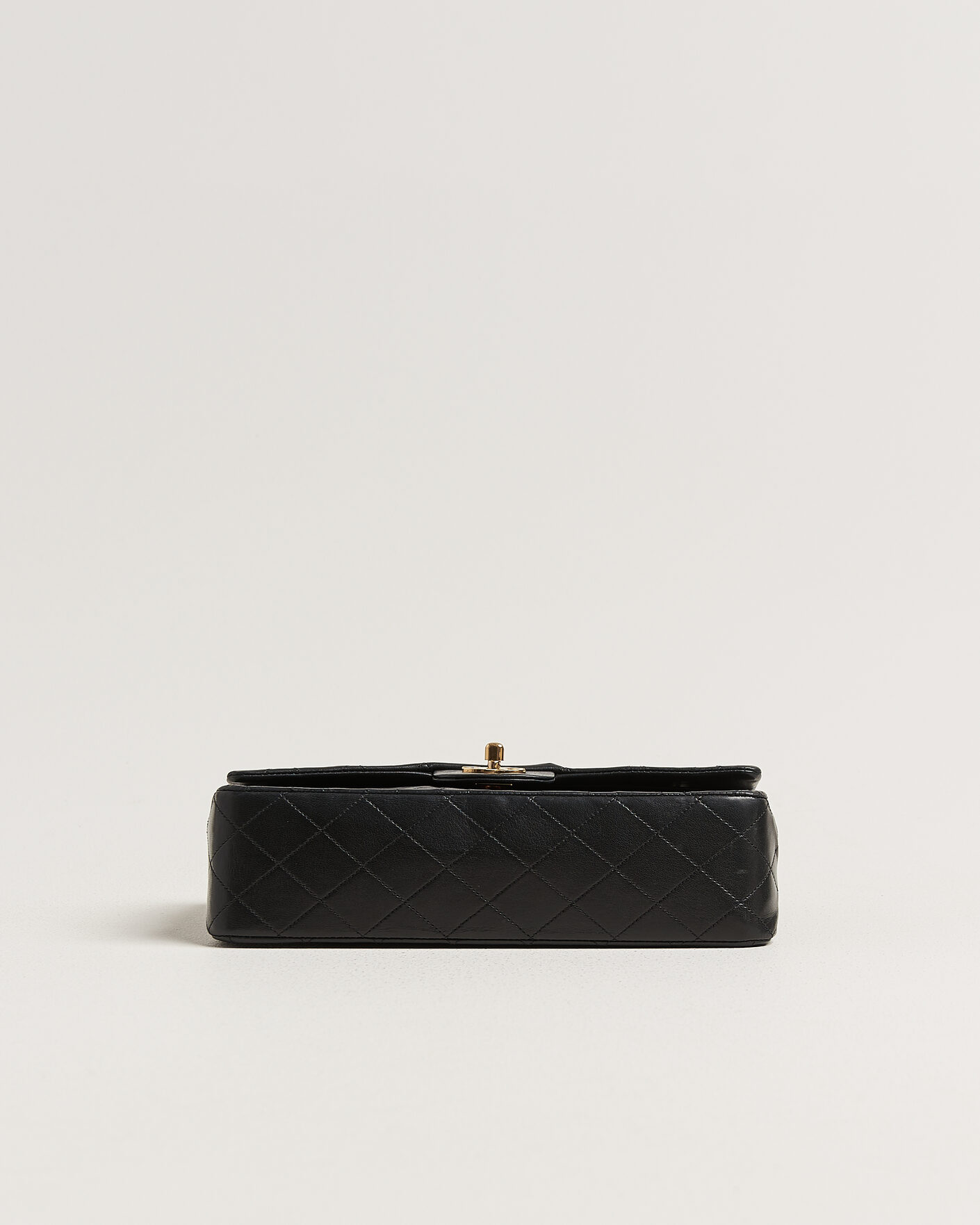 Herren | Chanel Pre-Owned Classic Medium Double Flap Bag Lambskin Black | Chanel Pre-Owned | Classic Medium Double Flap Bag Lambskin Black