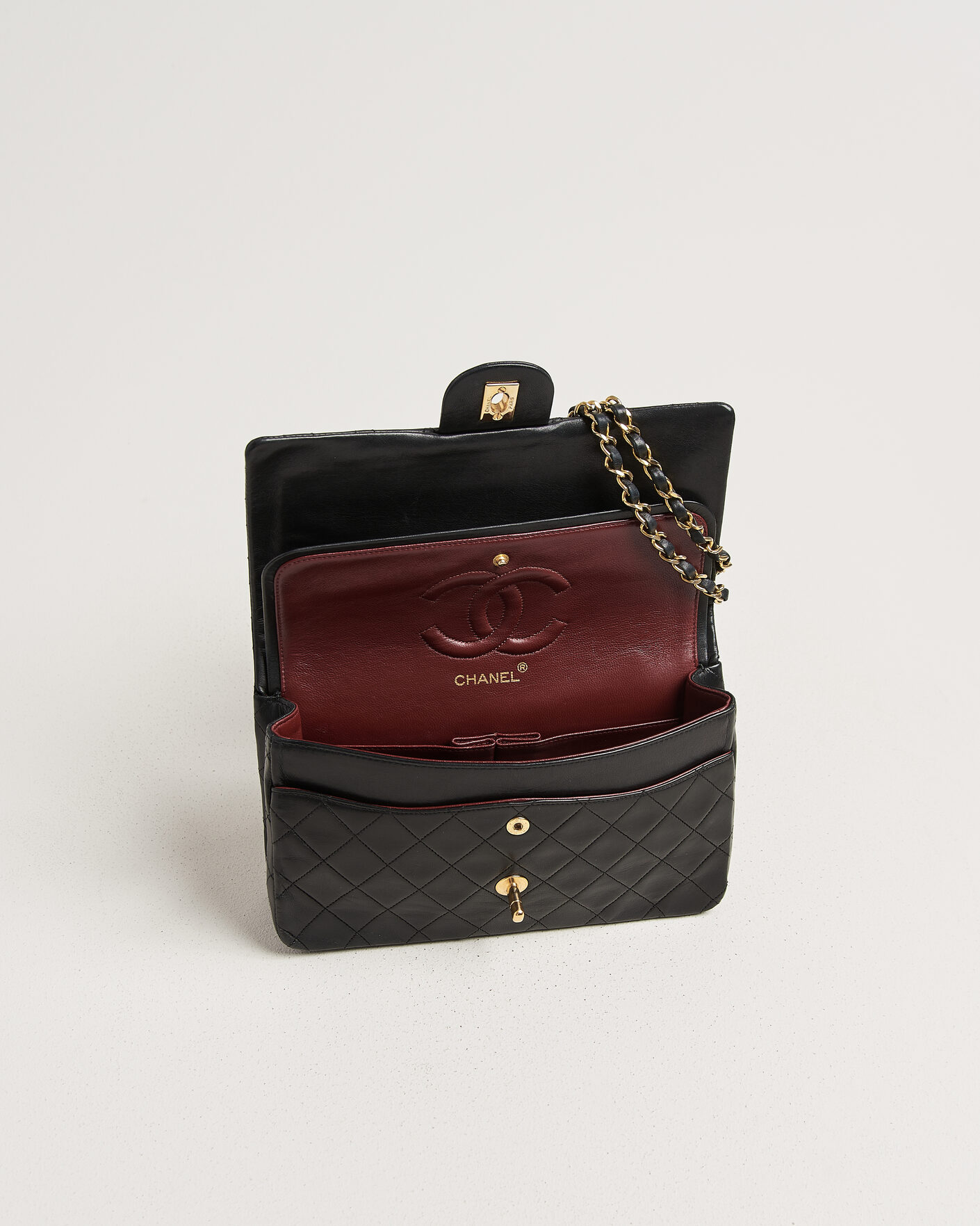 Herren | Pre-Owned & Vintage Bags | Chanel Pre-Owned | Classic Medium Double Flap Bag Lambskin Black