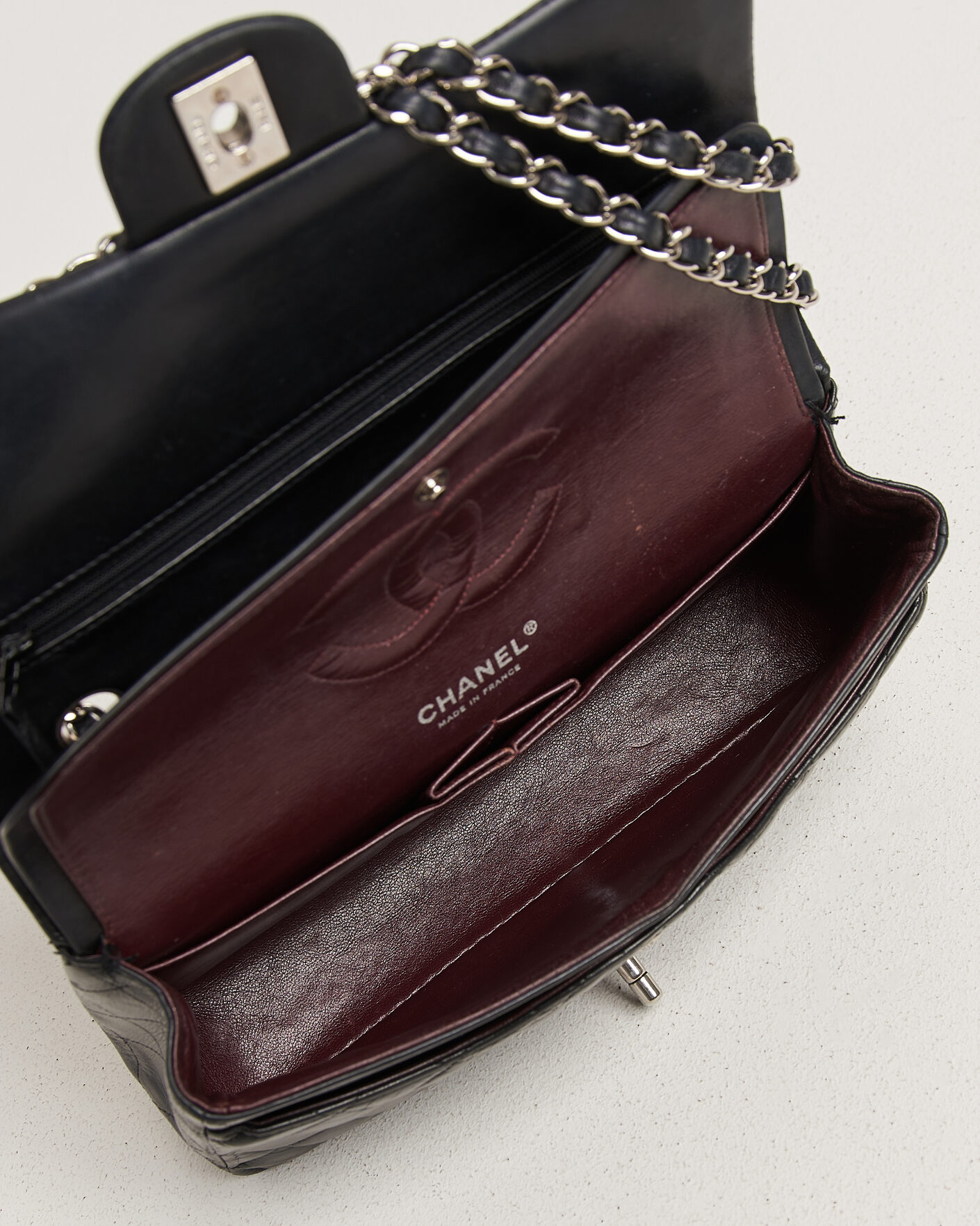 Herren | Pre-Owned & Vintage Bags | Chanel Pre-Owned | Classic Medium Double Flap Bag Lambskin Black