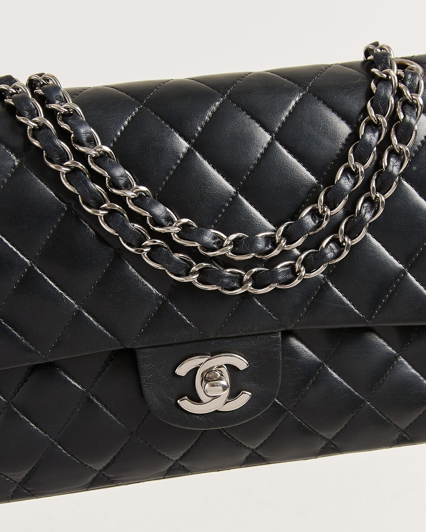 Herren | Pre-Owned & Vintage Bags | Chanel Pre-Owned | Classic Medium Double Flap Bag Lambskin Black