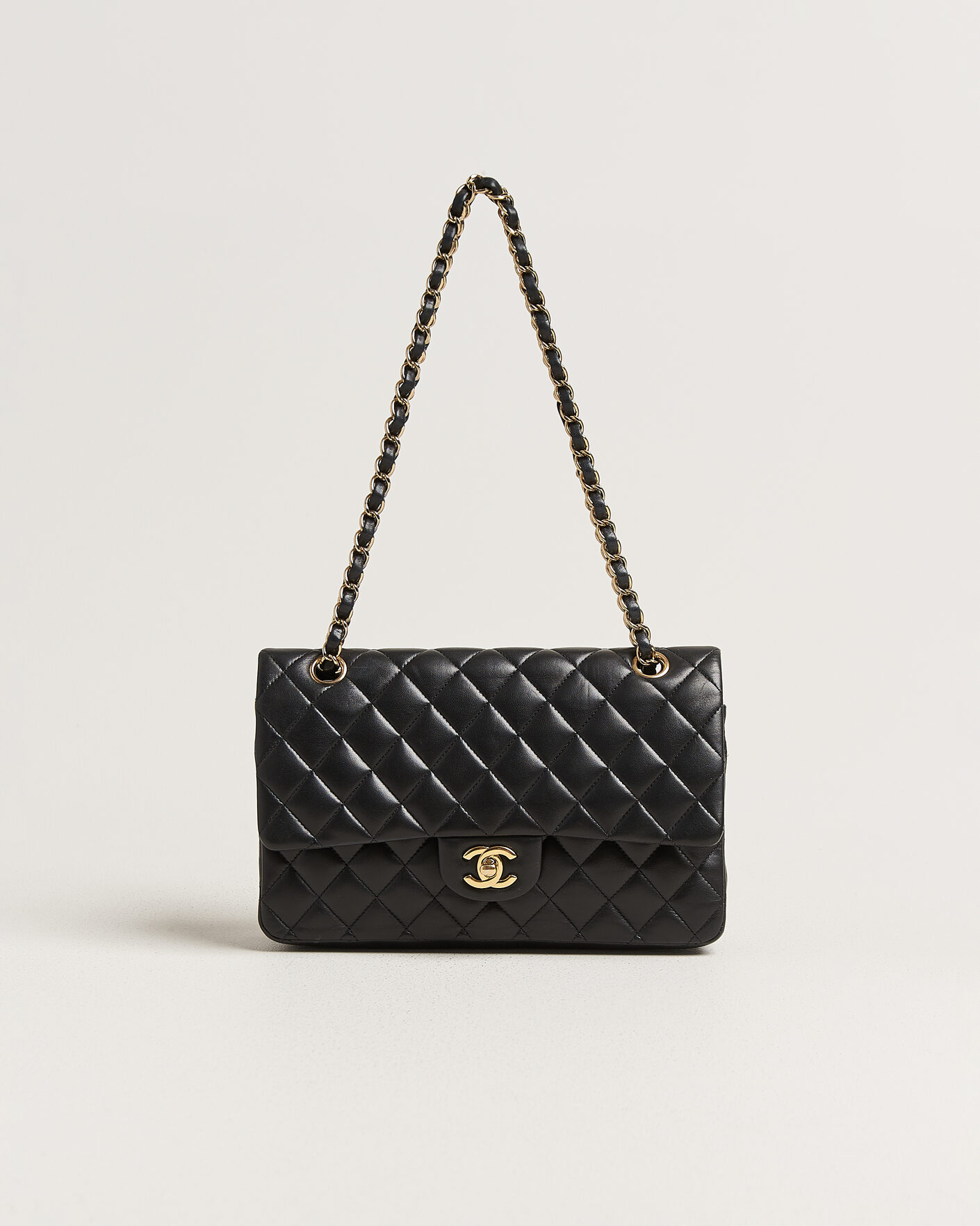 Herren | Pre-Owned & Vintage Bags | Chanel Pre-Owned | Classic Medium Double Flap Bag Lambskin Black