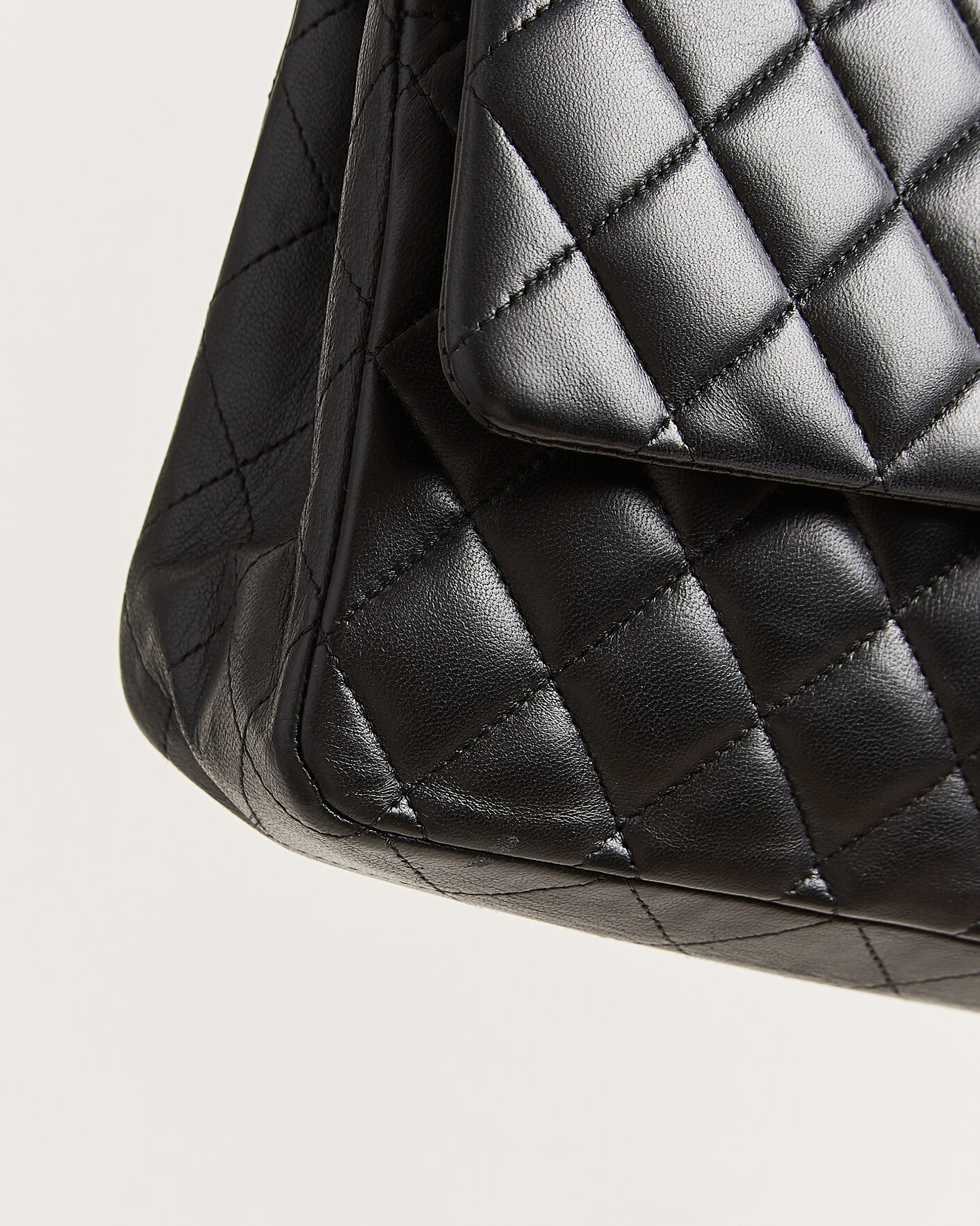 Herren | Pre-Owned & Vintage Bags | Chanel Pre-Owned | Classic Medium Double Flap Bag Lambskin Black
