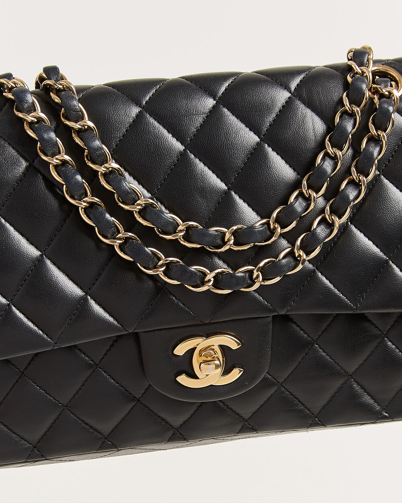 Herren | Pre-Owned & Vintage Bags | Chanel Pre-Owned | Classic Medium Double Flap Bag Lambskin Black