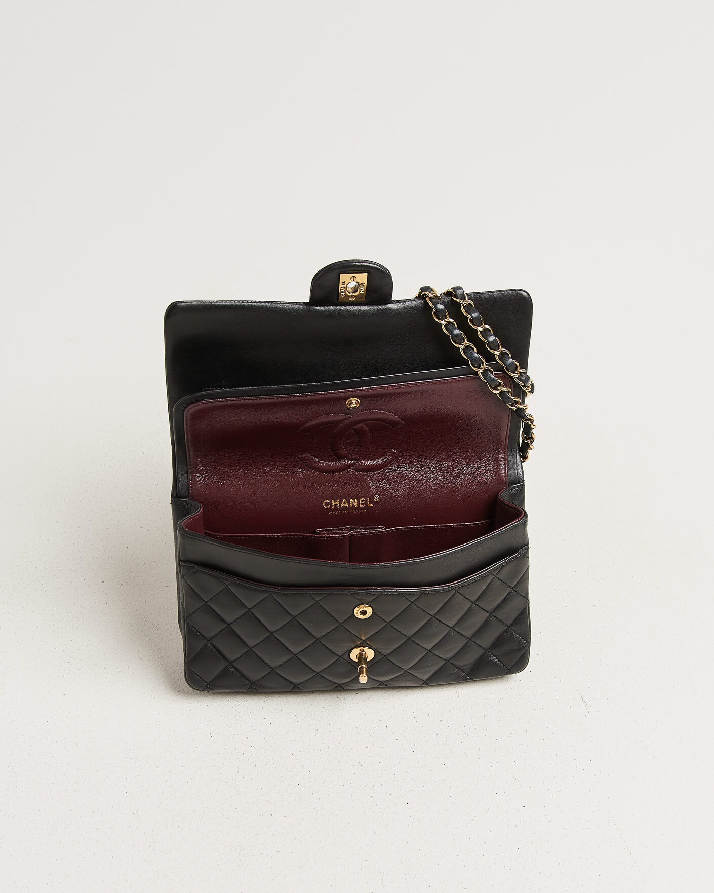 Herren | Chanel Pre-Owned Classic Medium Double Flap Bag Lambskin Black | Chanel Pre-Owned | Classic Medium Double Flap Bag Lambskin Black