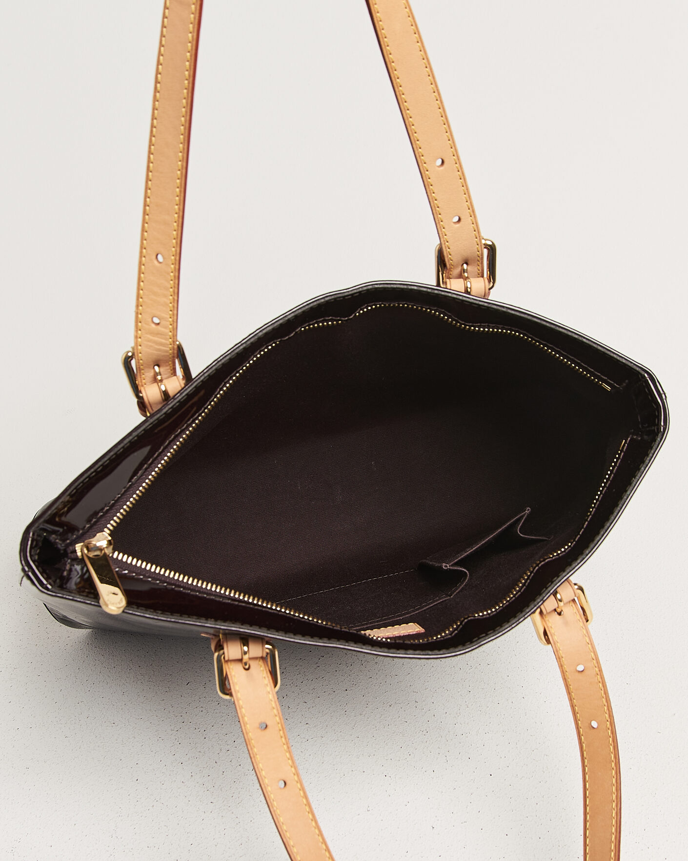 Herren | Pre-Owned & Vintage Bags | Louis Vuitton Pre-Owned | Brentwood Tote Bag Vernis Leather Burgundy