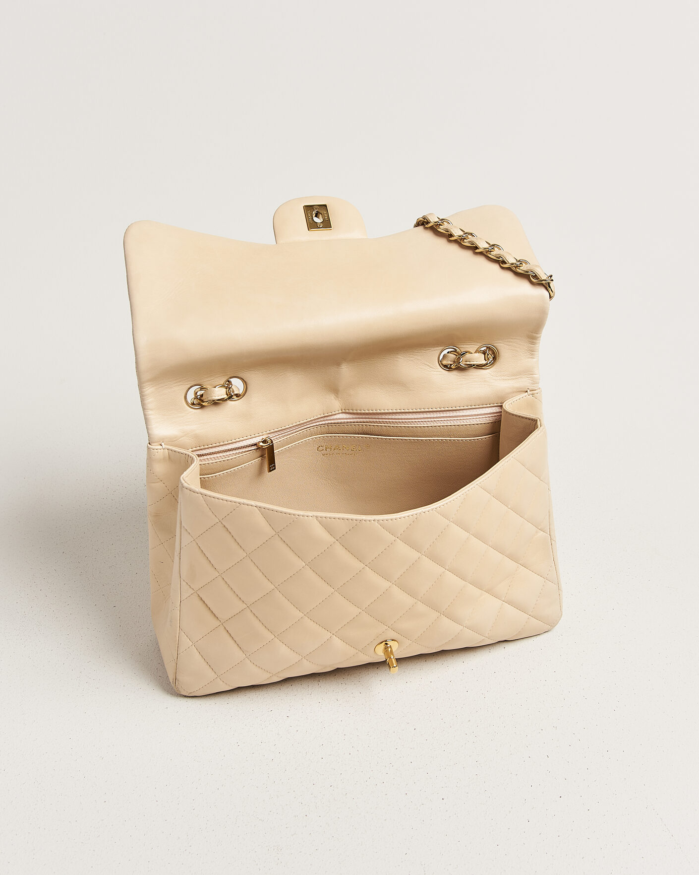 Herren | Pre-Owned & Vintage Bags | Chanel Pre-Owned | Classic Jumbo Single Flap Bag Lambskin Beige