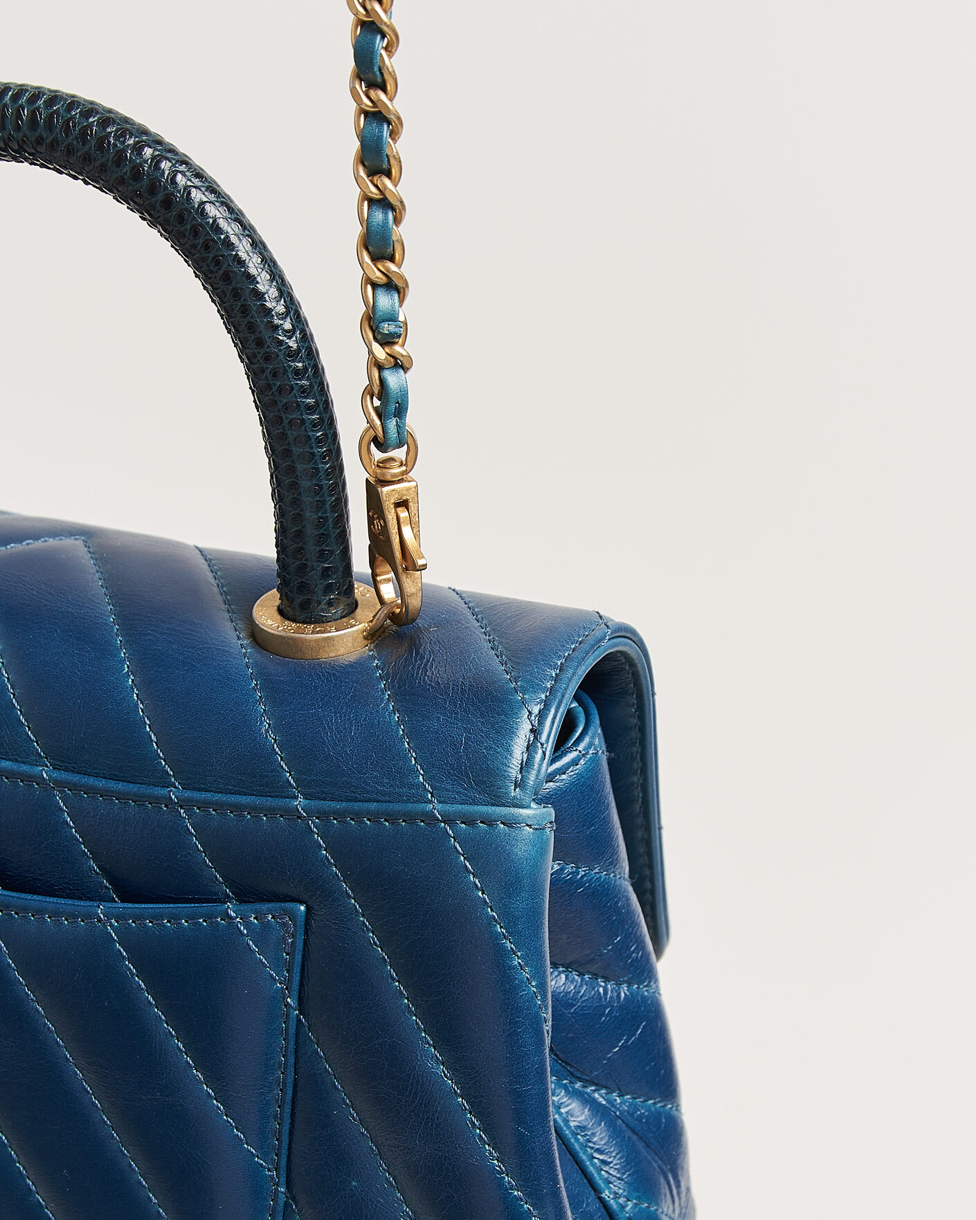 Herren | Pre-Owned & Vintage Bags | Chanel Pre-Owned | Coco Handle Chevron Bag Blue