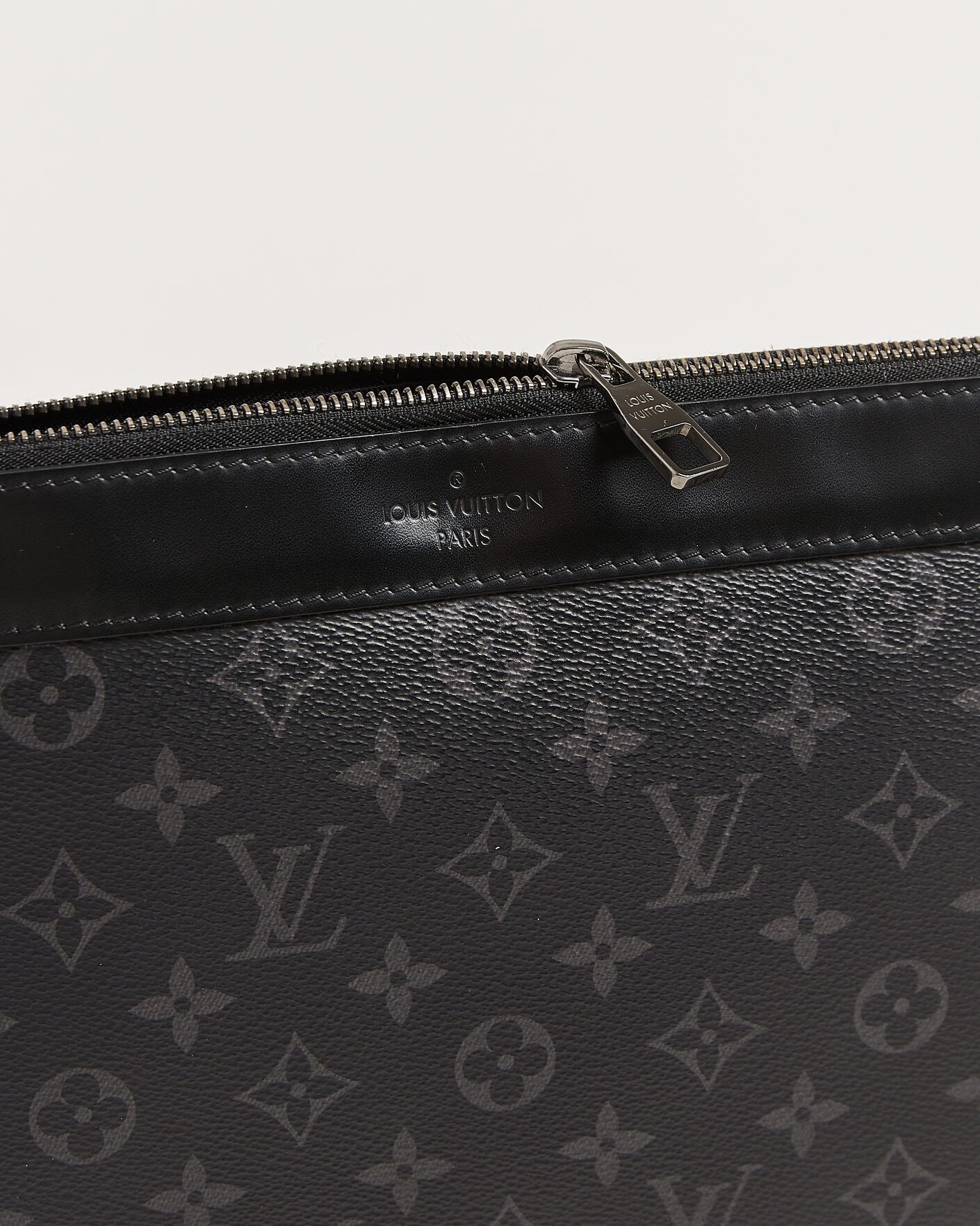 Herren | Pre-Owned & Vintage Bags | Louis Vuitton Pre-Owned | Discovery Pochette Monogram Eclipse
