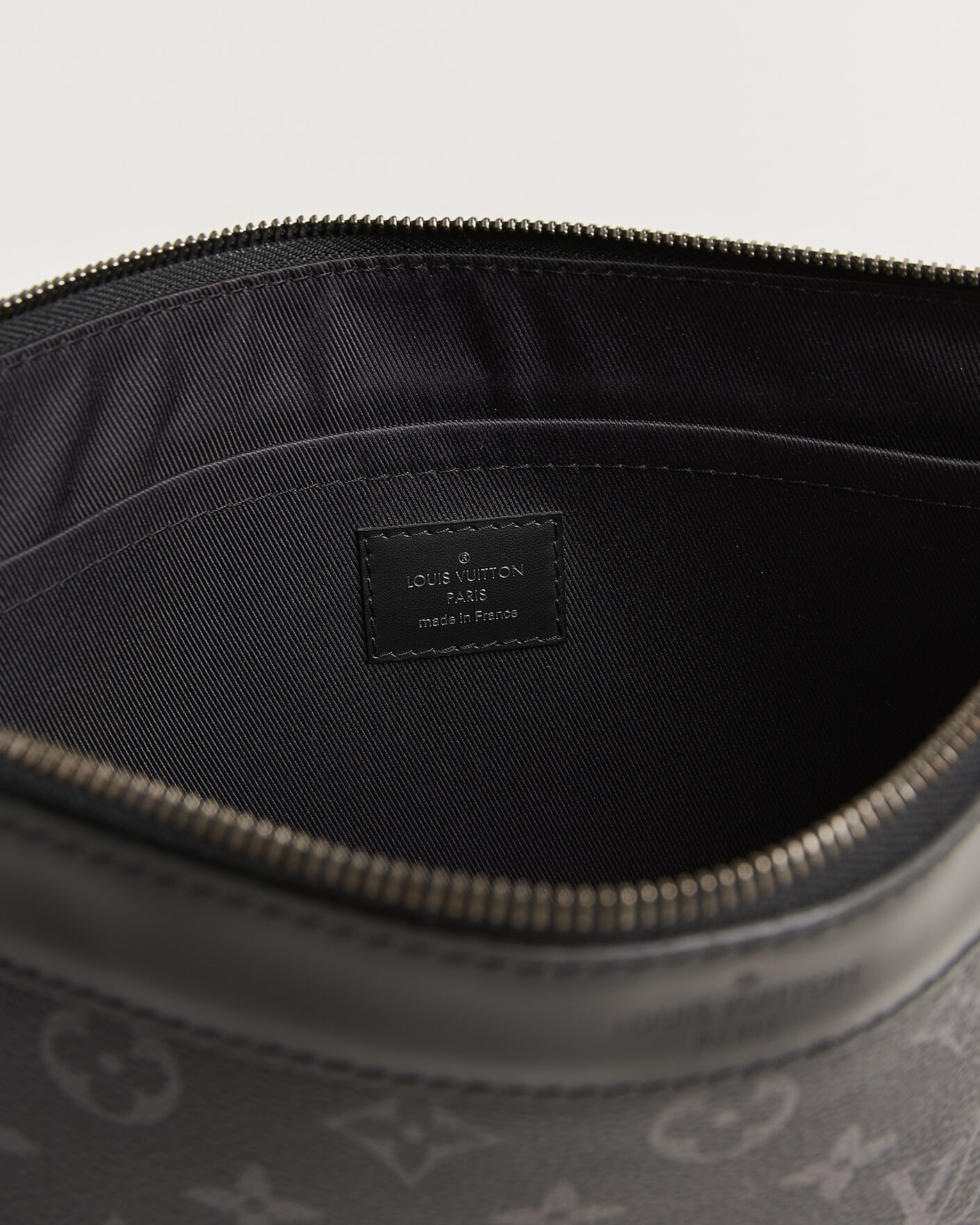 Herren | Pre-Owned & Vintage Bags | Louis Vuitton Pre-Owned | Discovery Pochette Monogram Eclipse