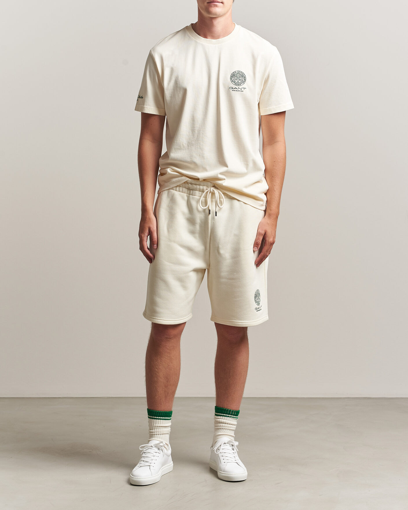 Herren | T-Shirts | Gant | Tournament Crew Neck T-Shirt Cream