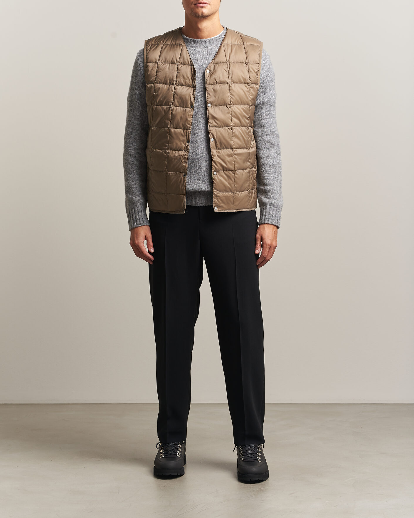 Herren | Westen | TAION | V-Neck Lightweight Down Vest Khaki