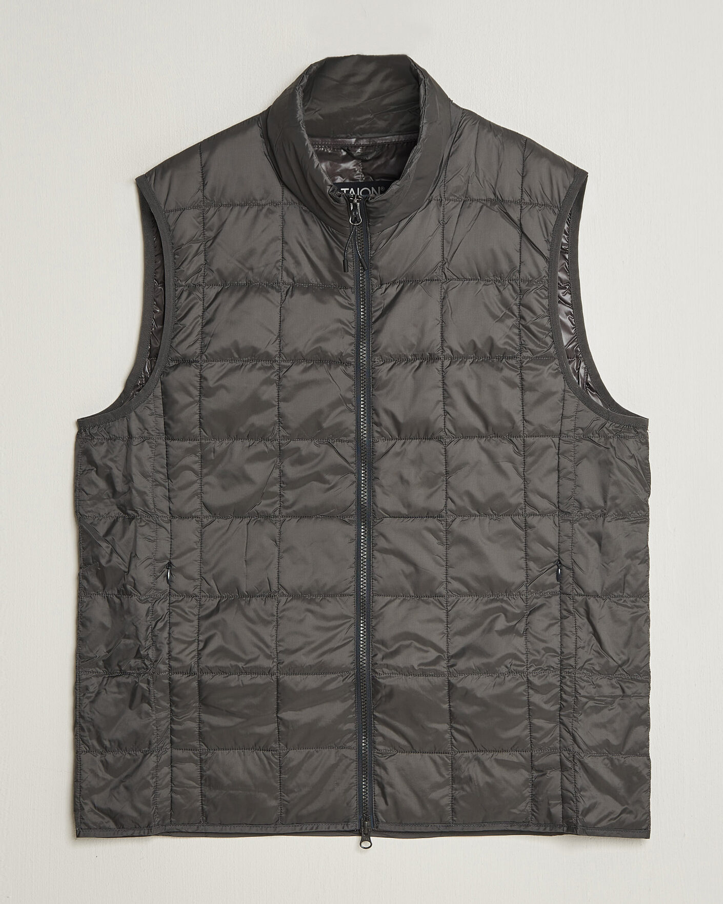 Herren | Westen | TAION | High Neck Full Zip Lightweight Down Vest Dark Grey