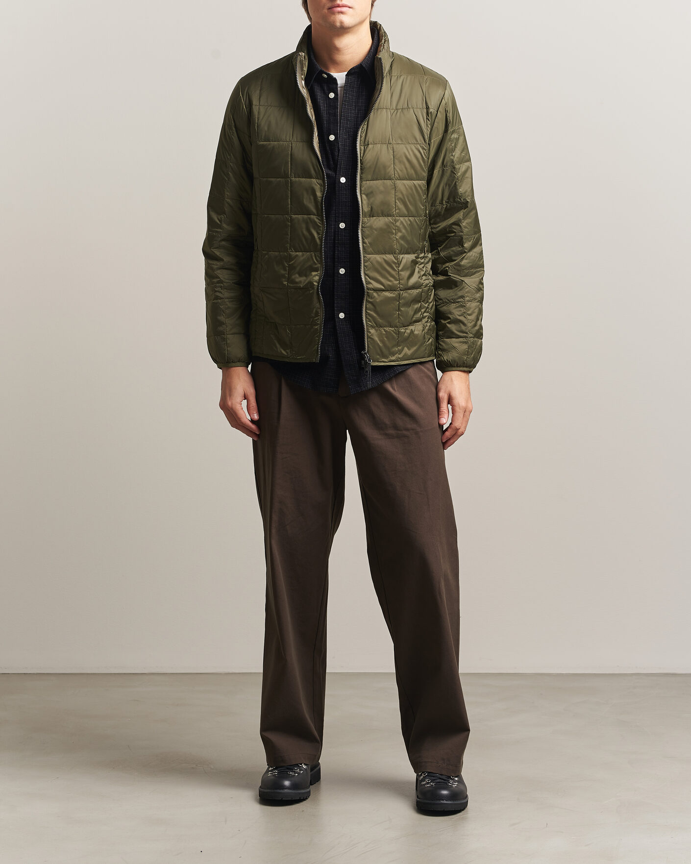 Herren | Jacken | TAION | High Neck Full Zip Lightweight Down Jacket Dark Olive